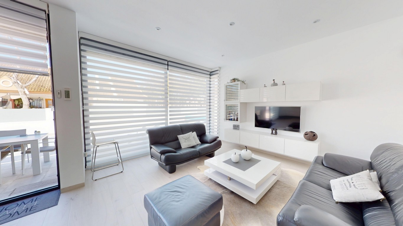 Dining area in villa for sale in Los Alcazares