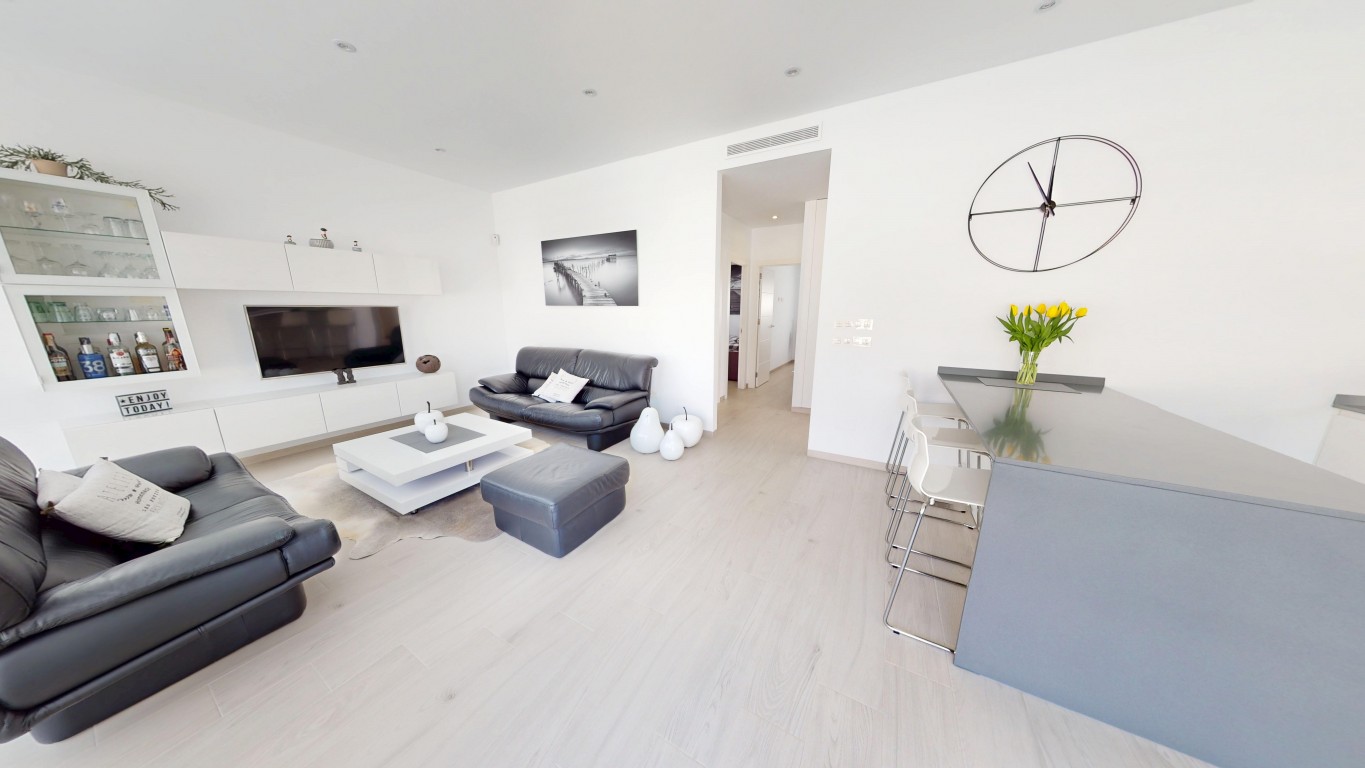 Bedroom in villa for sale in Los Alcazares