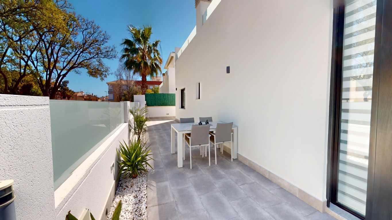 Dining area in villa for sale in Los Alcazares