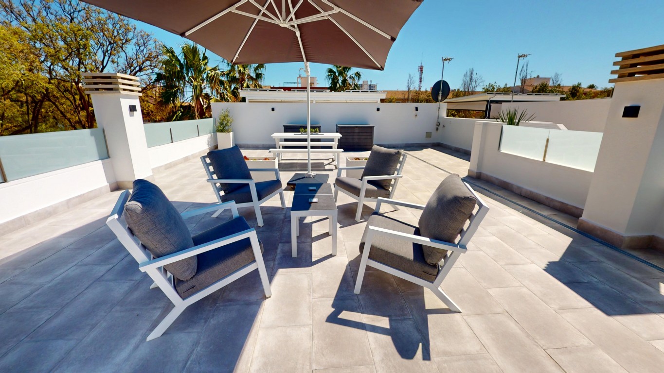 Bedroom in villa for sale in Los Alcazares