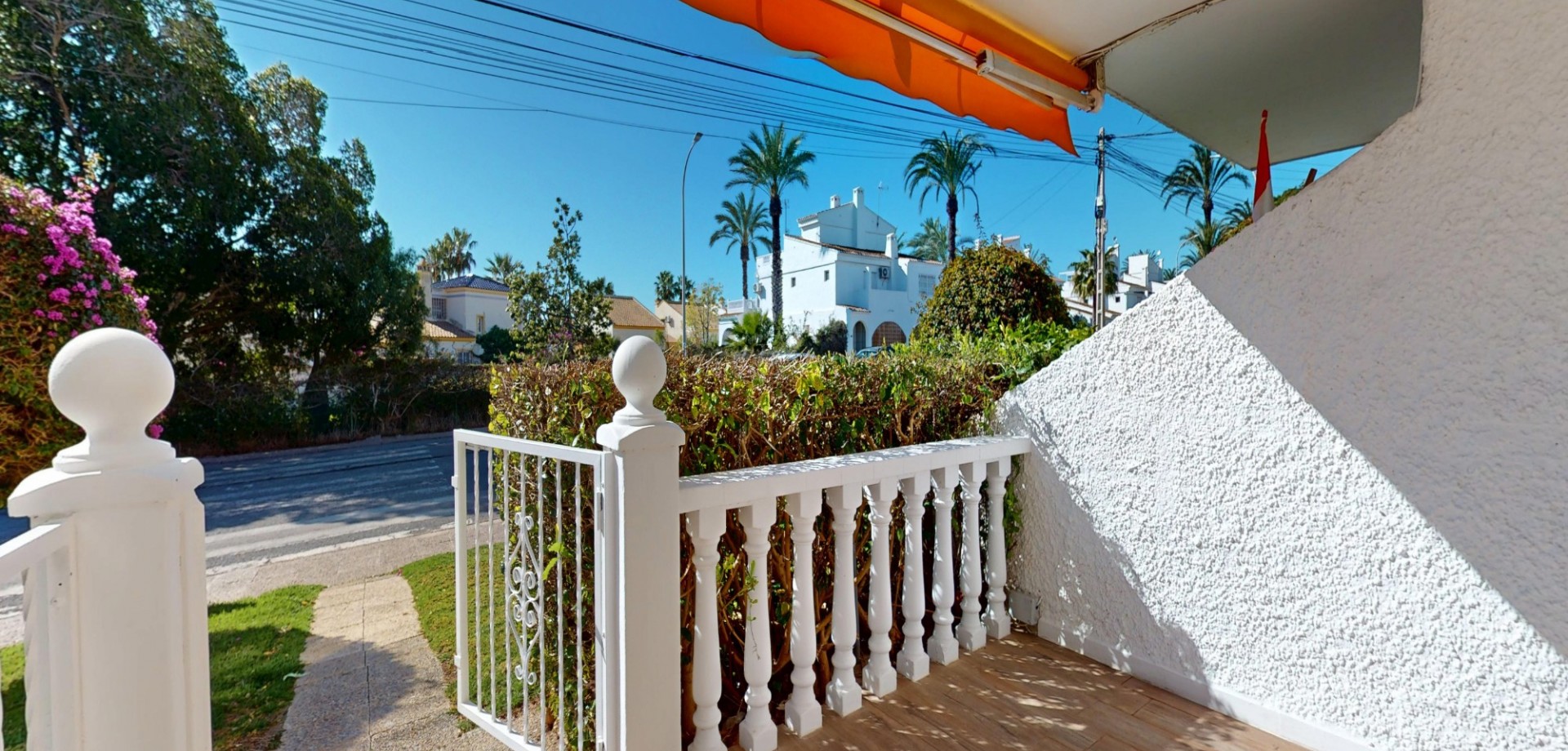 Garden in apartment for sale in Orihuela Costa