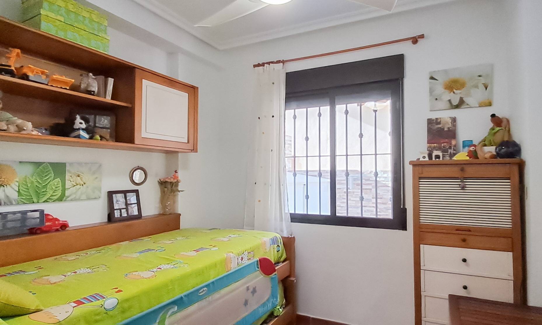 Master bedroom in apartment for sale in Torrevieja