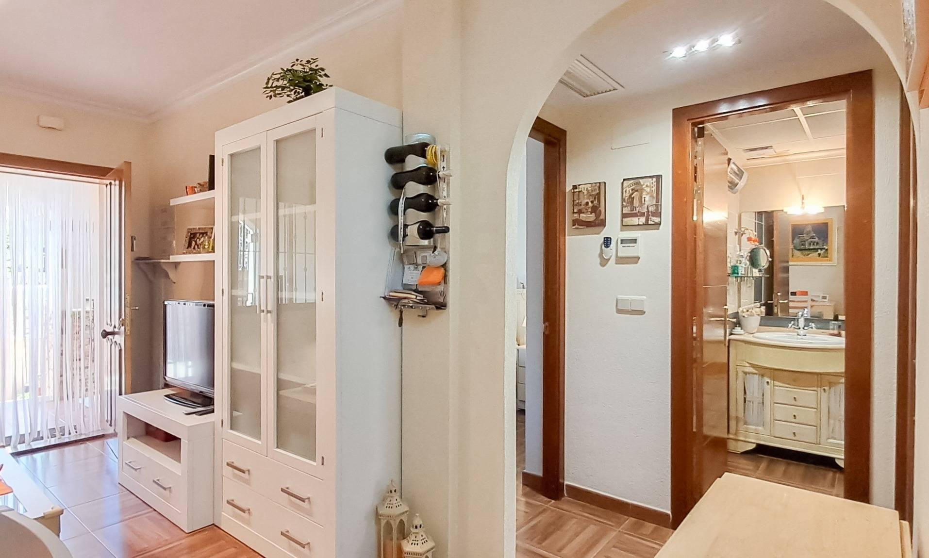 Bedroom in apartment for sale in Torrevieja