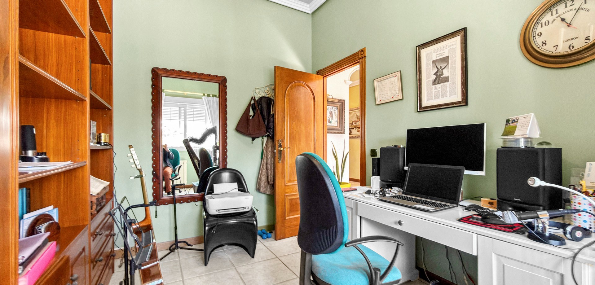 Master bedroom in villa for sale in Torrevieja