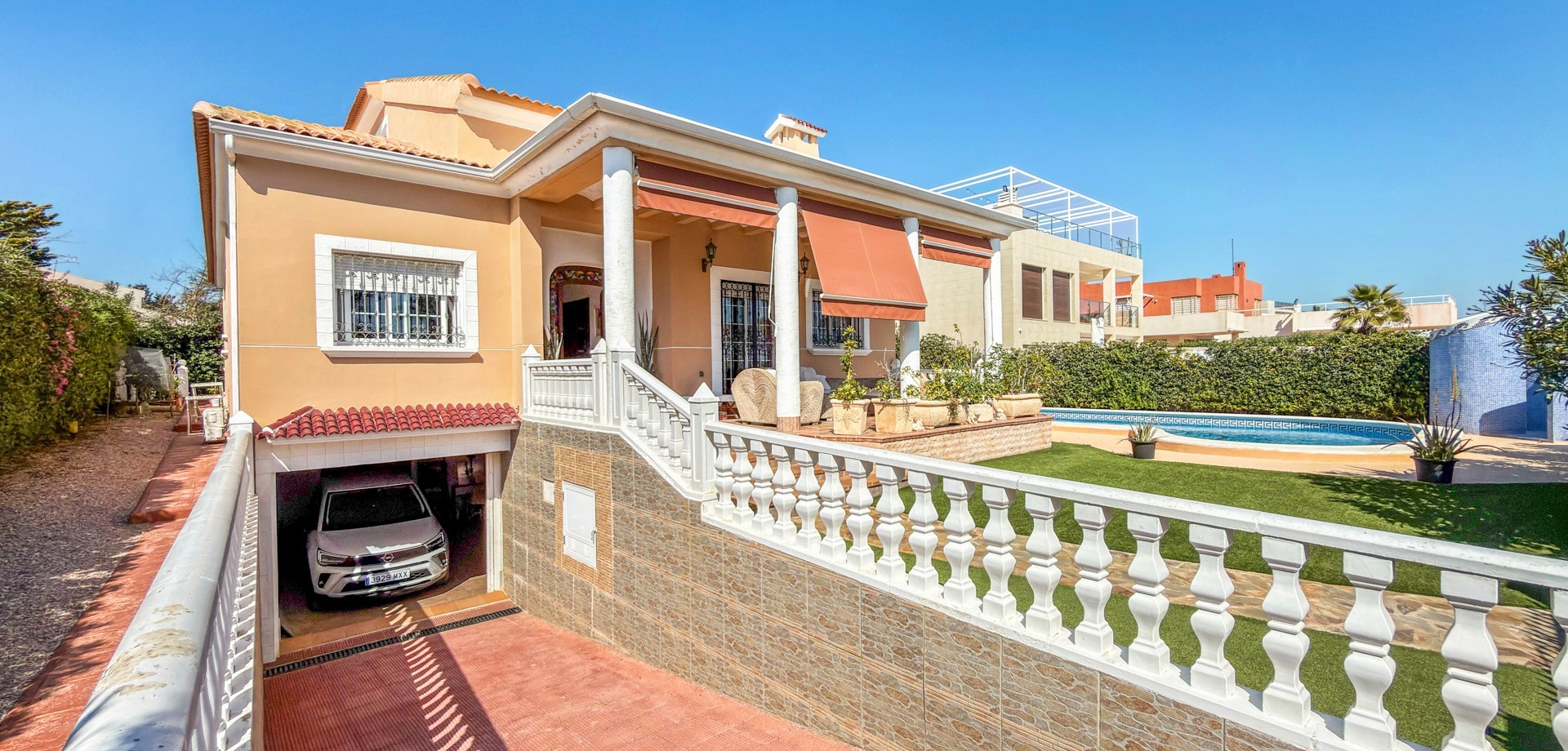Terrace in villa for sale in Torrevieja