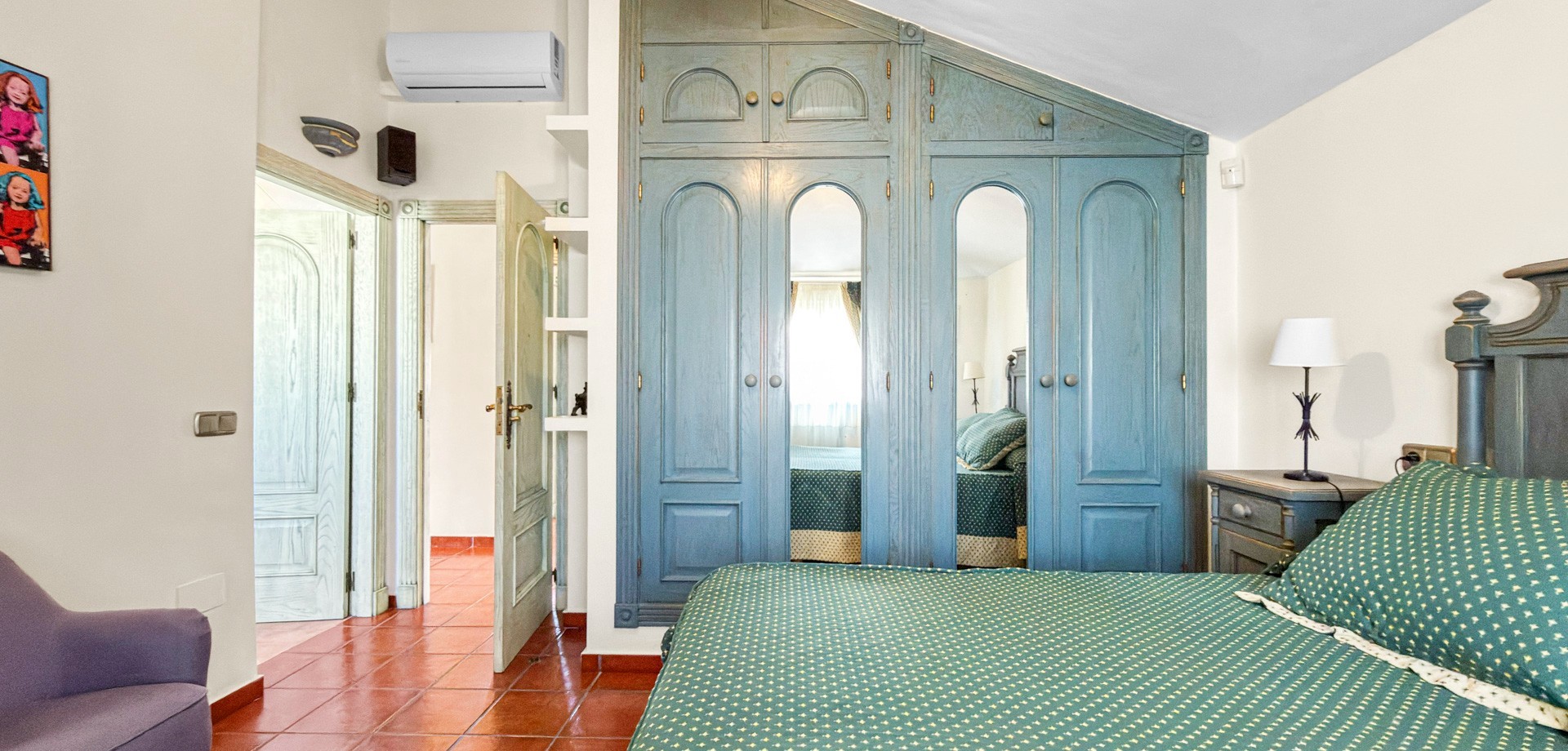 Bedroom in villa for sale in Torrevieja