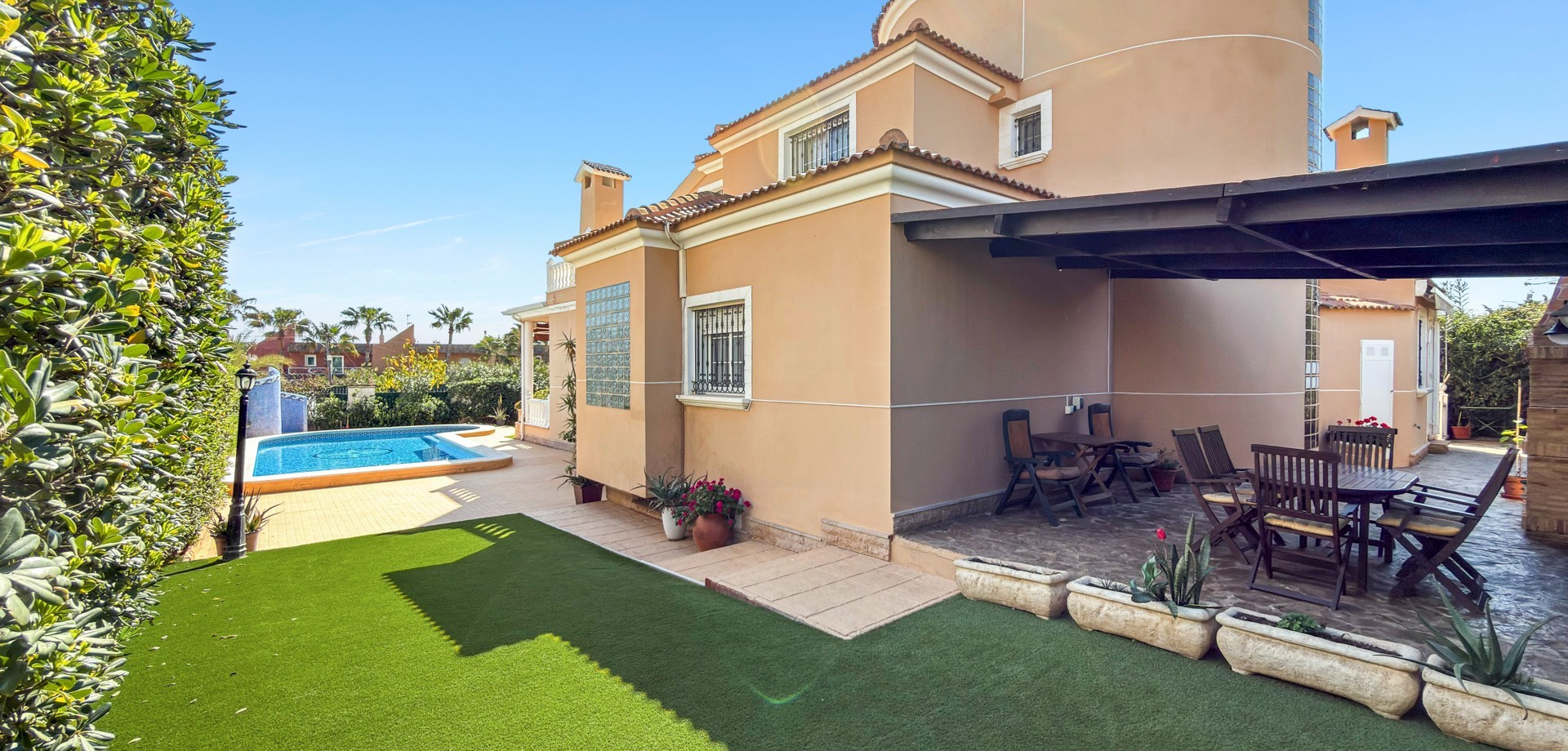 Pool area in villa for sale in Torrevieja