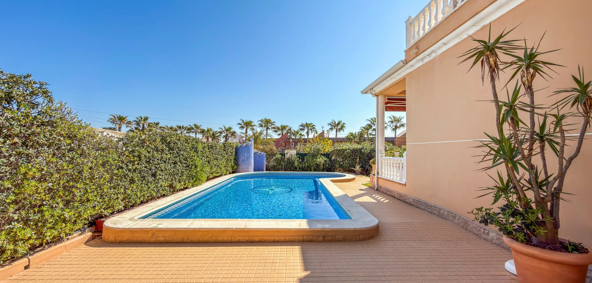 Garden in villa for sale in Torrevieja