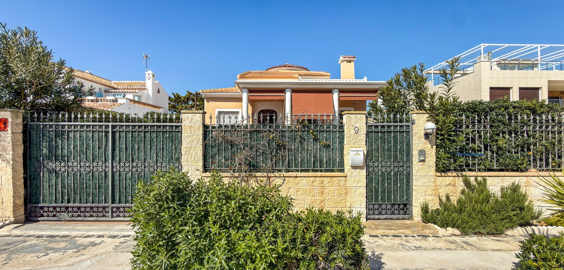 Dining area in villa for sale in Torrevieja