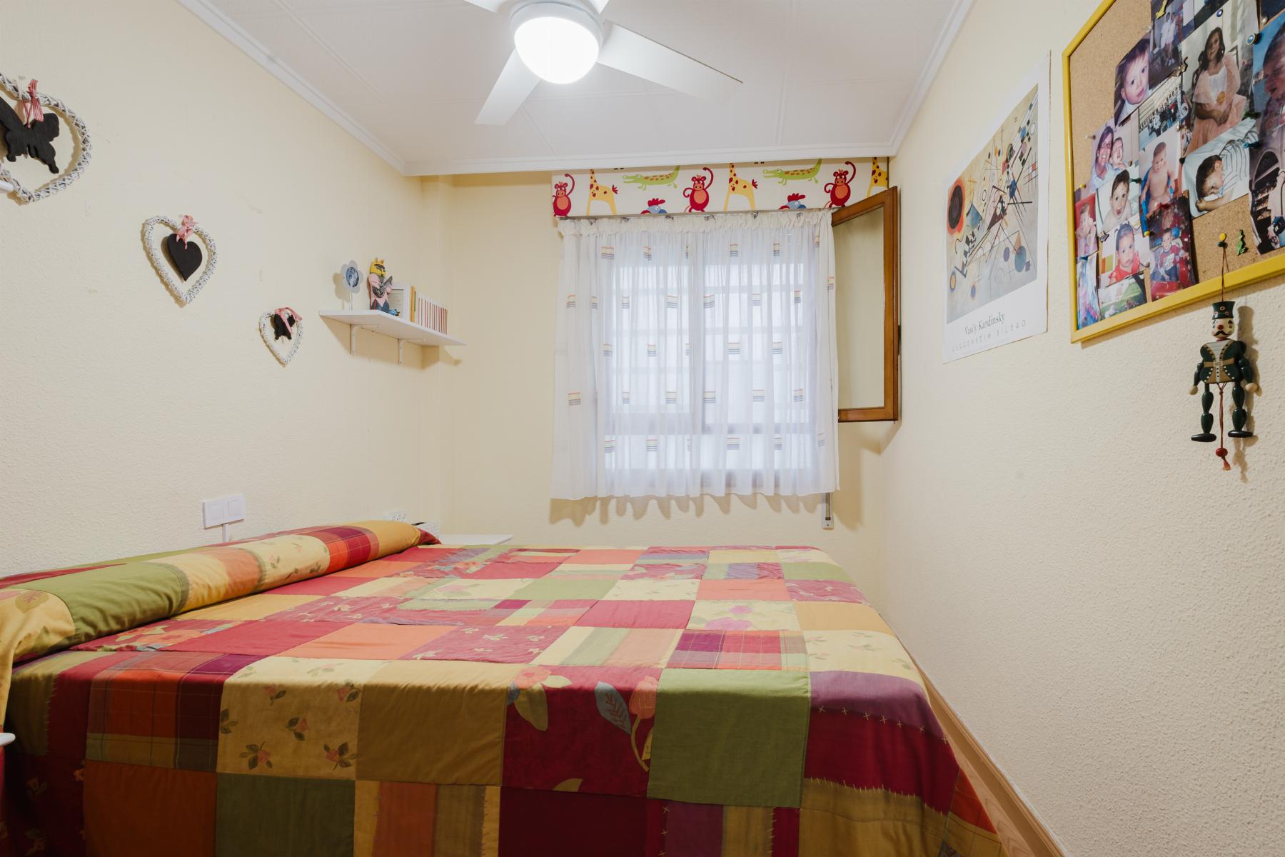 Bedroom in apartment for sale in Torrevieja