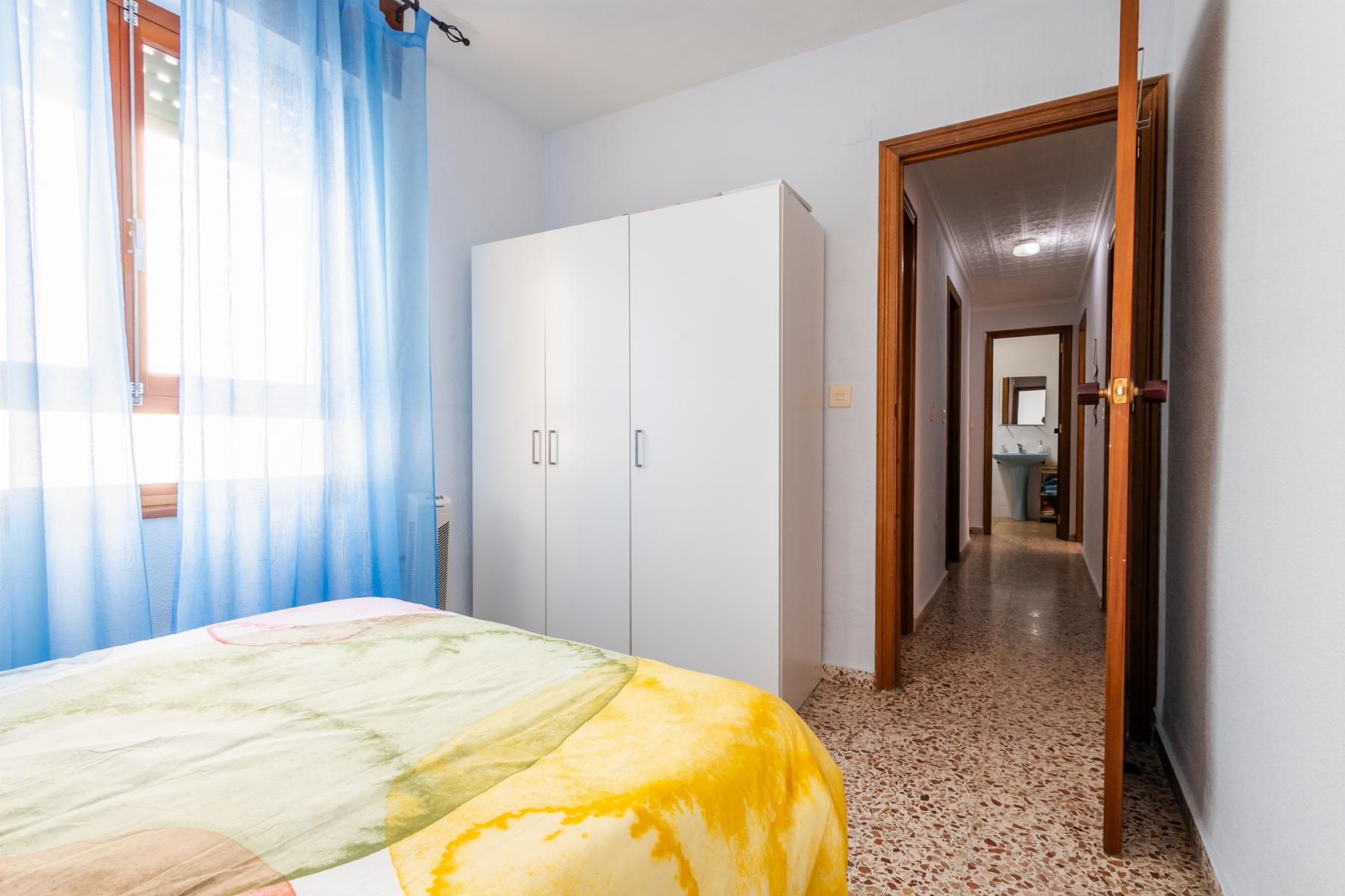 Bedroom in apartment for sale in Torrevieja