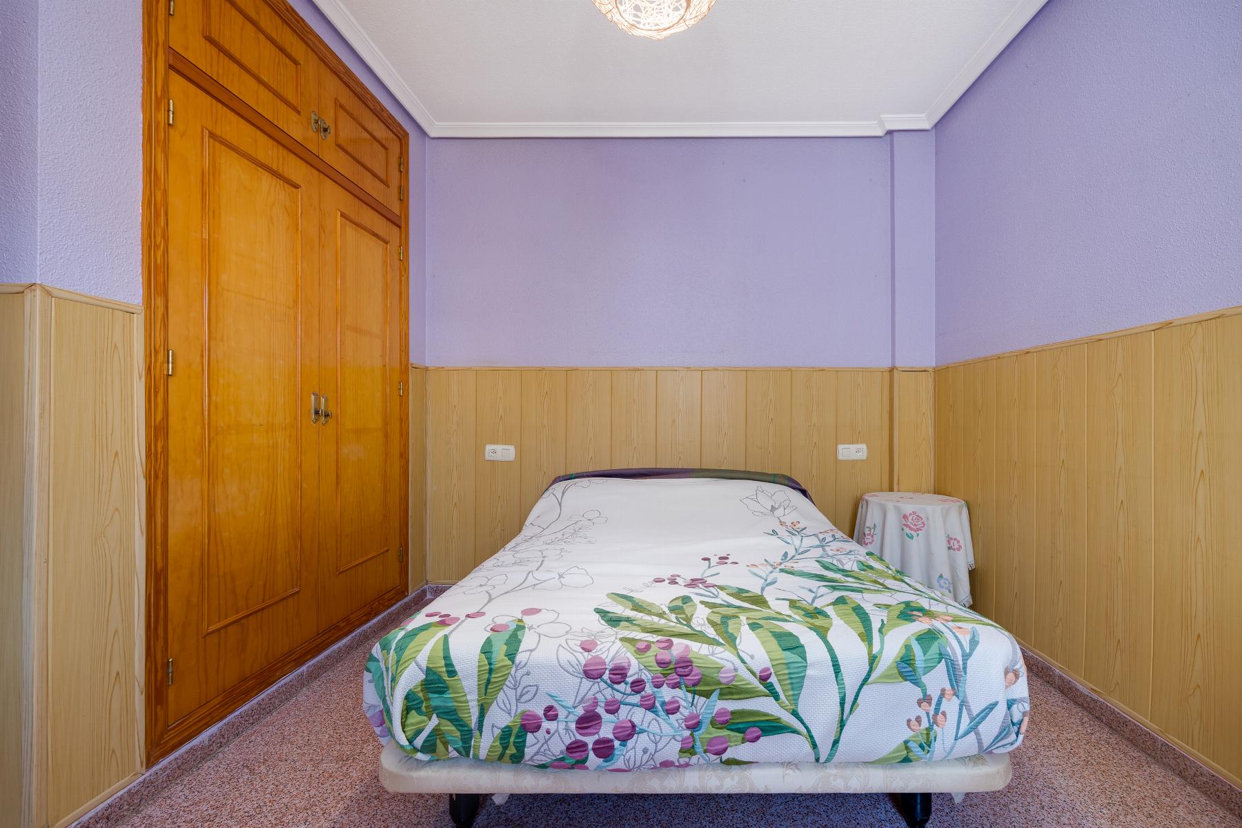 Bedroom in apartment for sale in Torrevieja