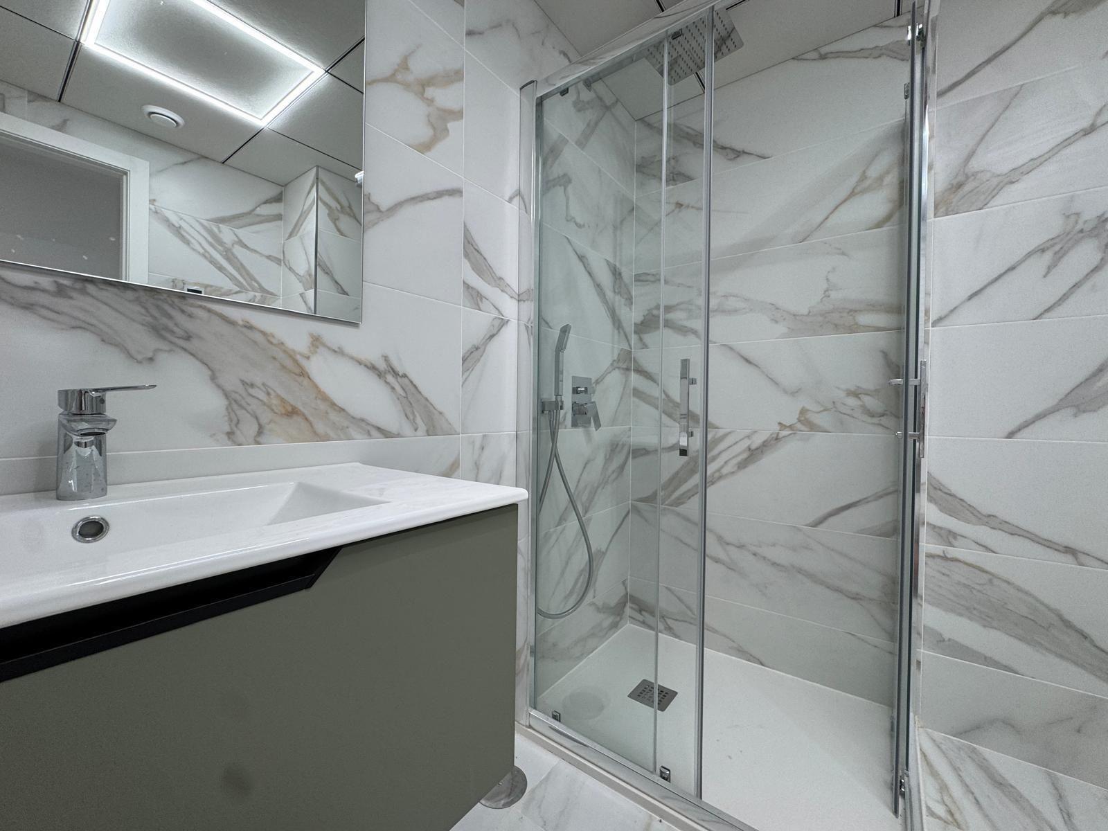Bedroom in apartment for sale in Torrevieja