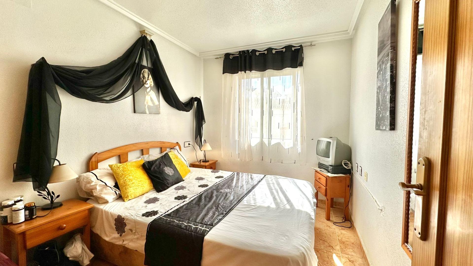 Master bedroom in bungalow for sale in Torrevieja