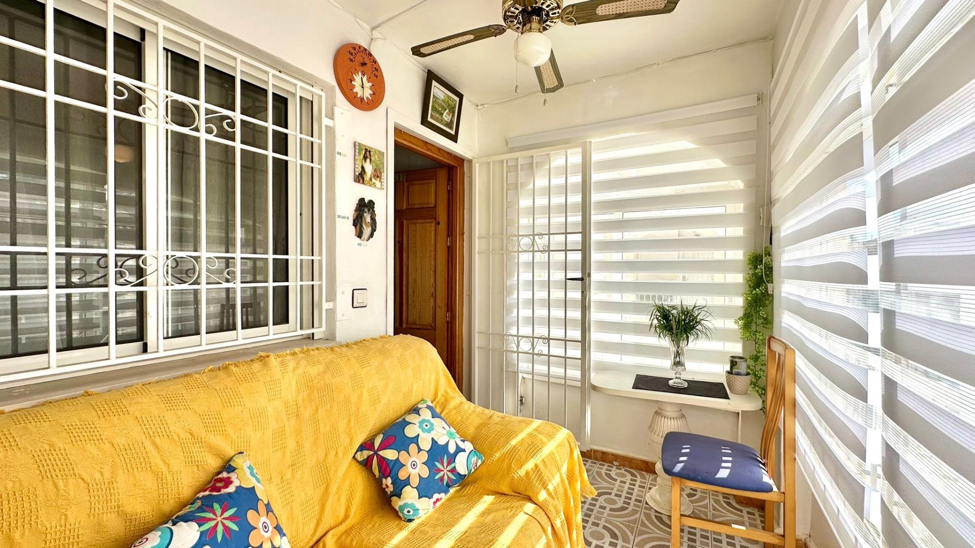 Terrace in bungalow for sale in Torrevieja