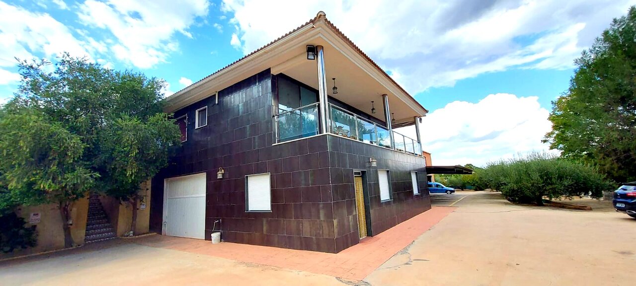 Large Detached Country Property with Under Build and Separate Casita, Garage with Several Covered Pa