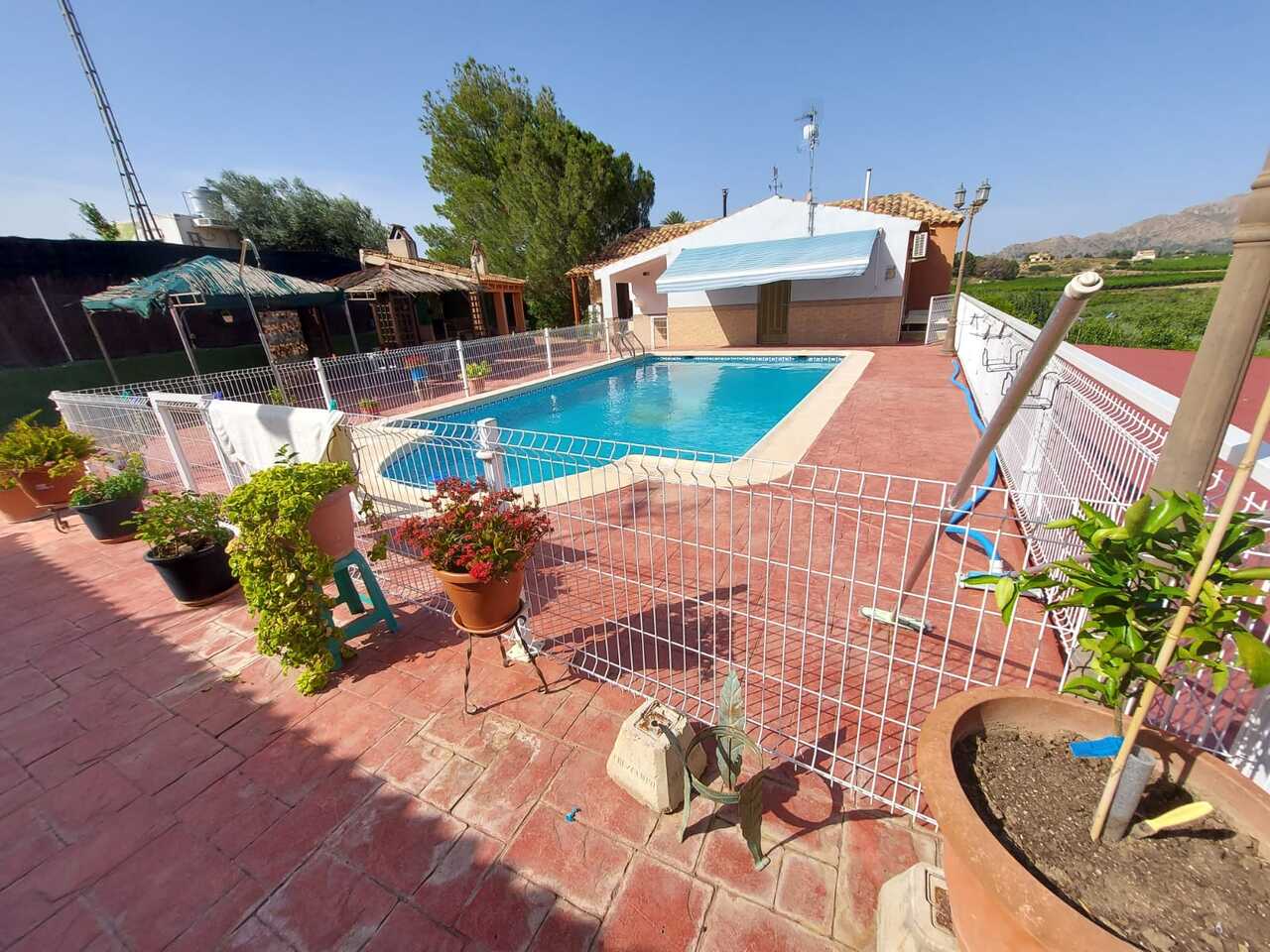 Living room in villa for sale in Calasparra