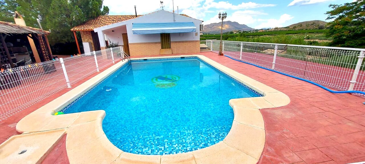 Living room in villa for sale in Calasparra