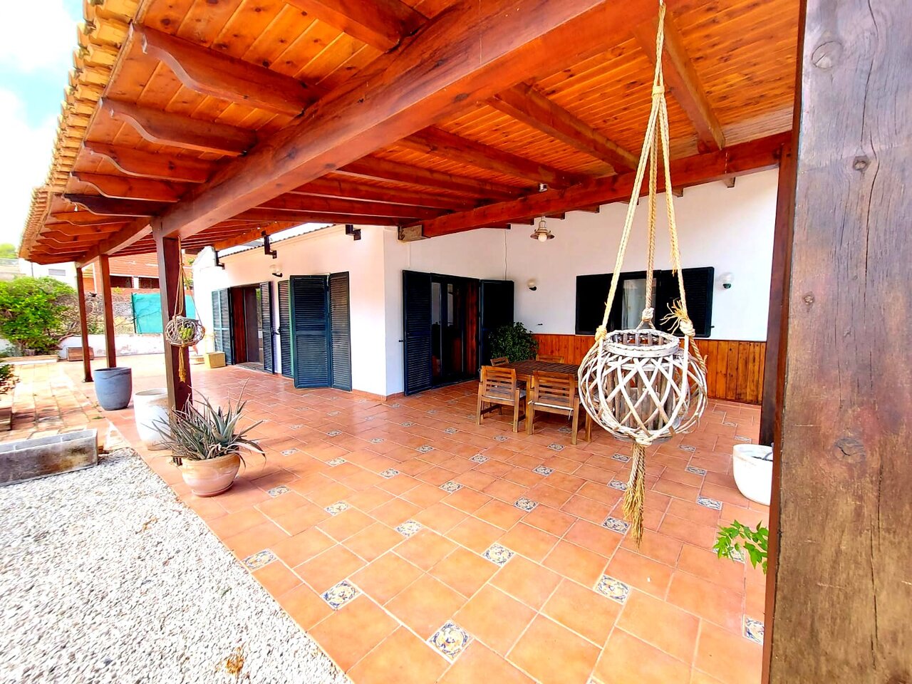 Spectacular Large Villa (200m2) set in 1,000m2 Plot with Establised Gardens and Mature Trees - Magni