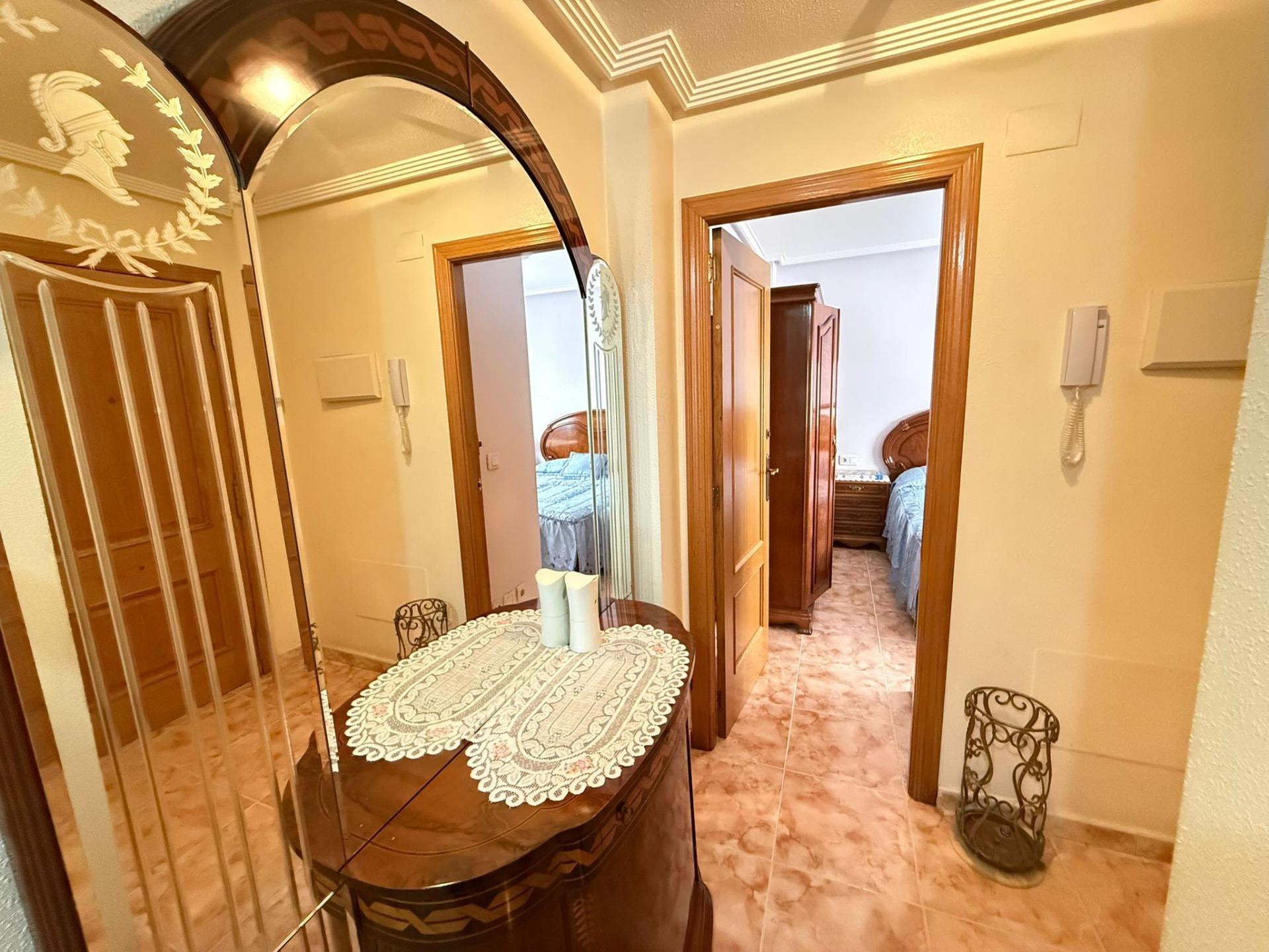 Bedroom in apartment for sale in Torrevieja