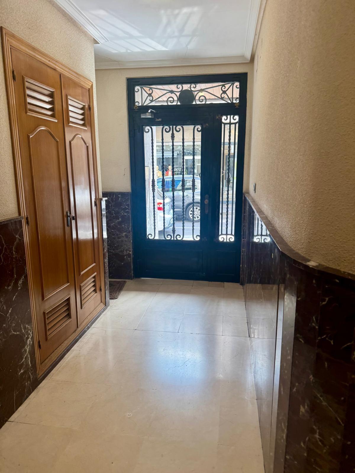 Bedroom in apartment for sale in Torrevieja