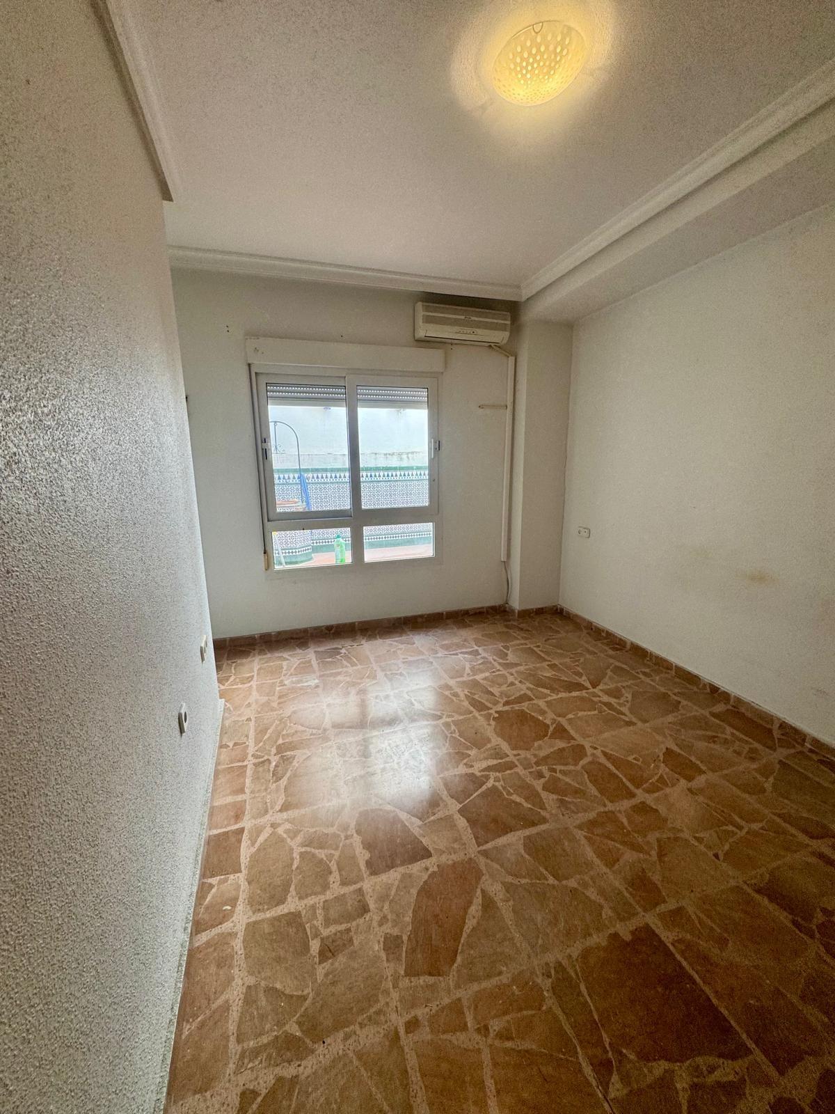 Bedroom in apartment for sale in Torrevieja