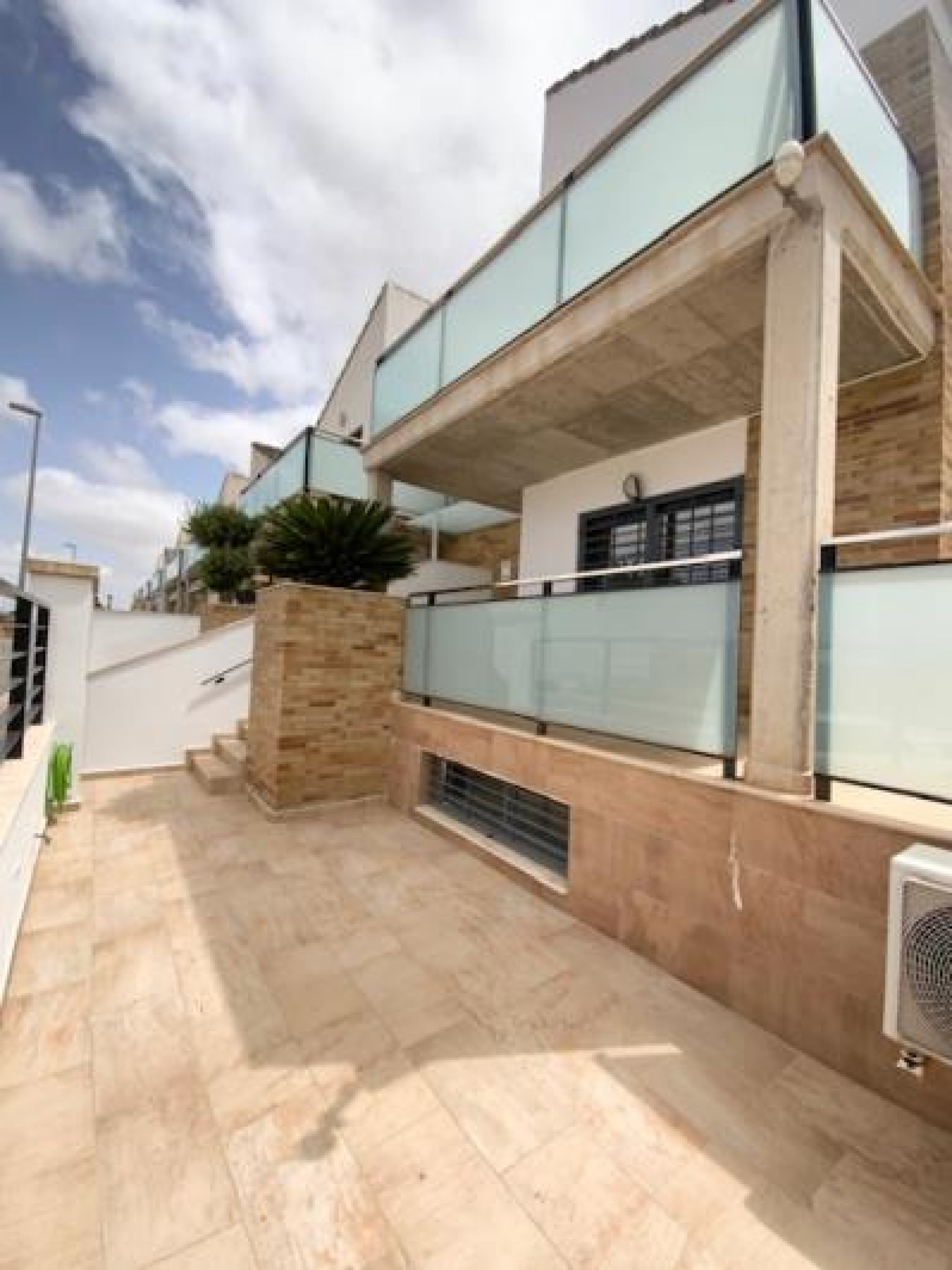 Bedroom in villa for sale in Roldan