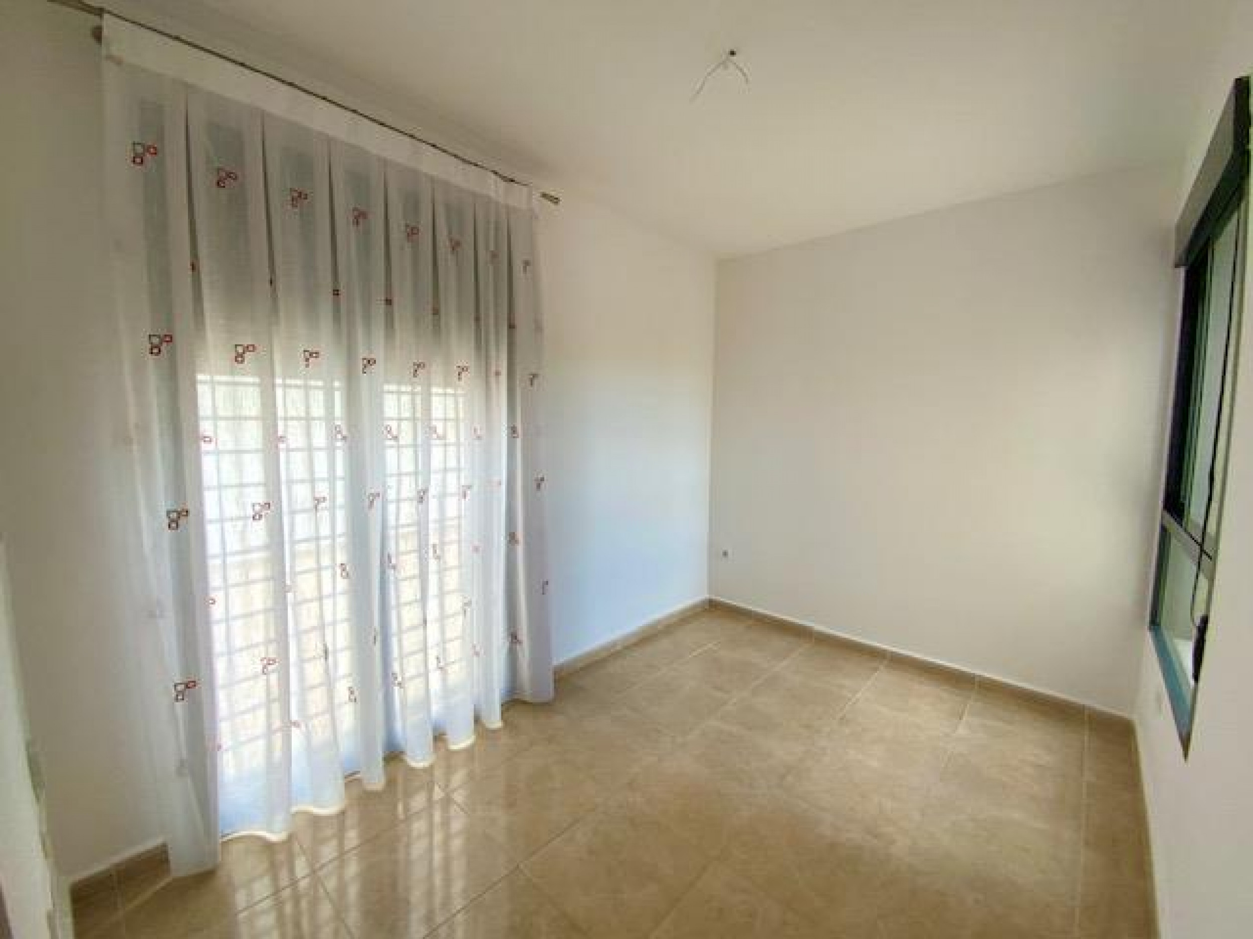 Garden in villa for sale in Roldan