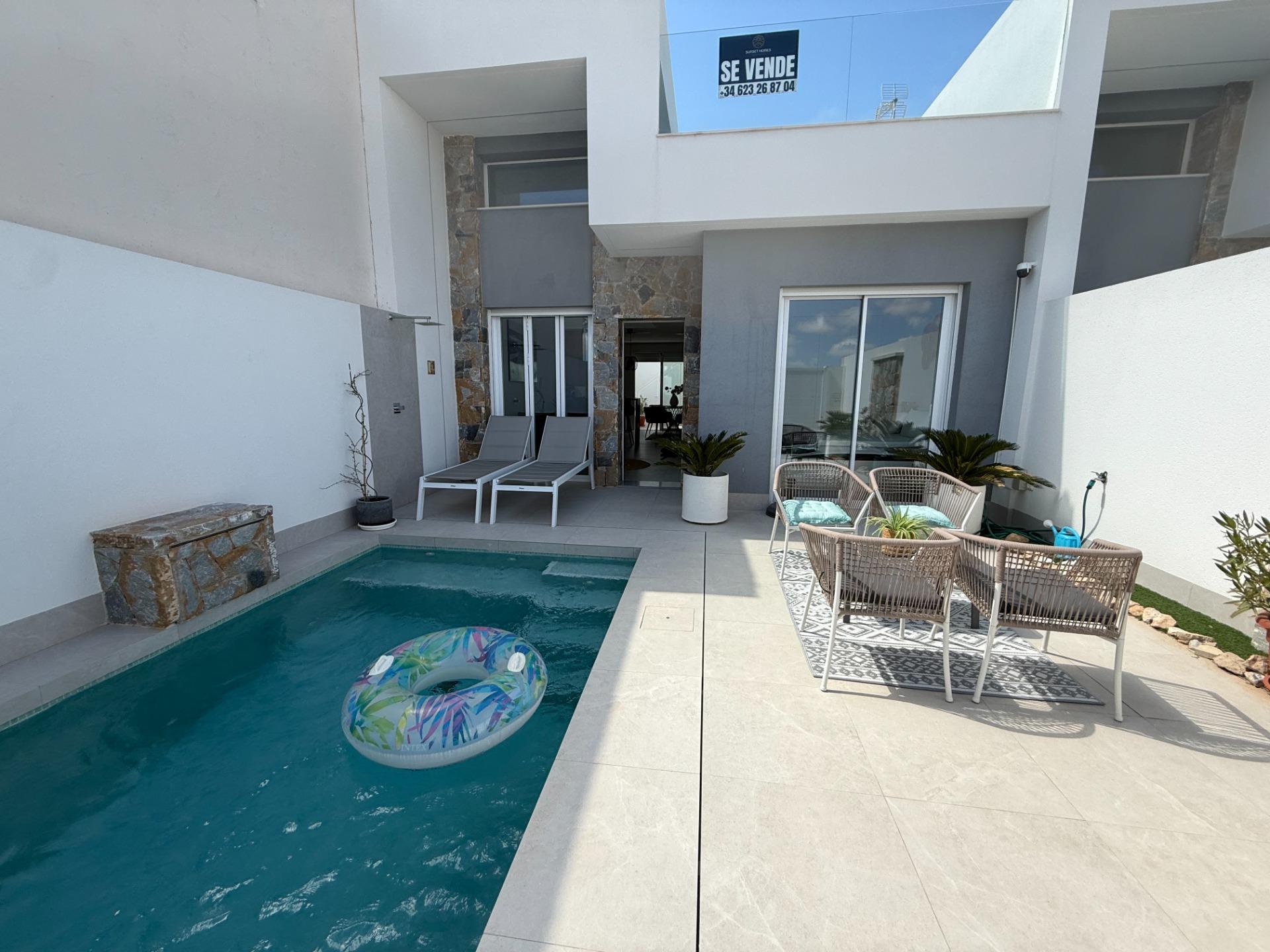 We are pleased to present this modern villa, built in 2024, located in a quiet and well-established