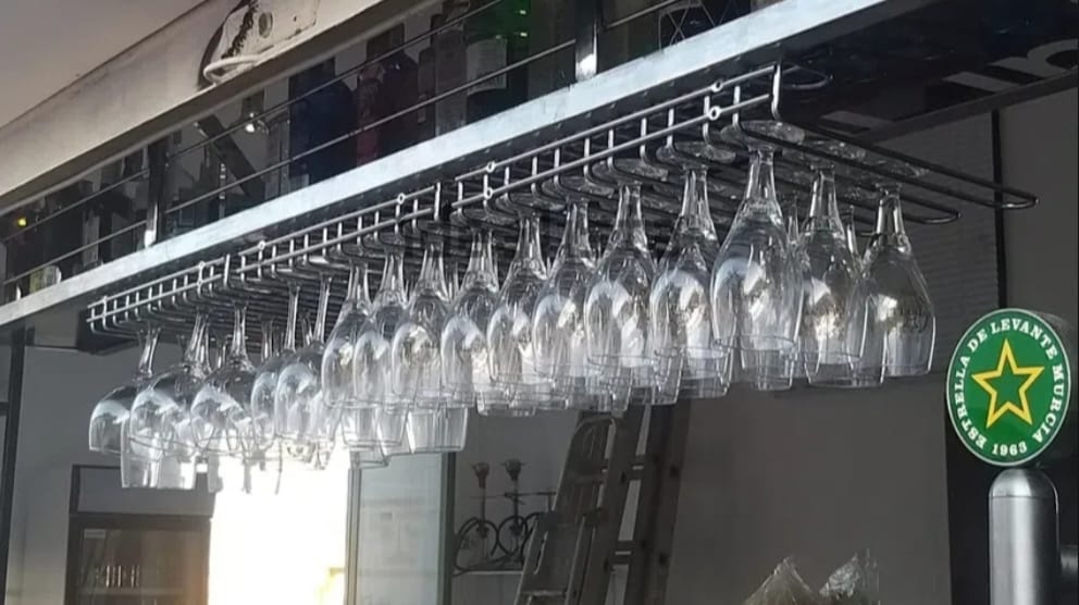 Vibrant Turnkey Bar in Cartagena with High Visibility