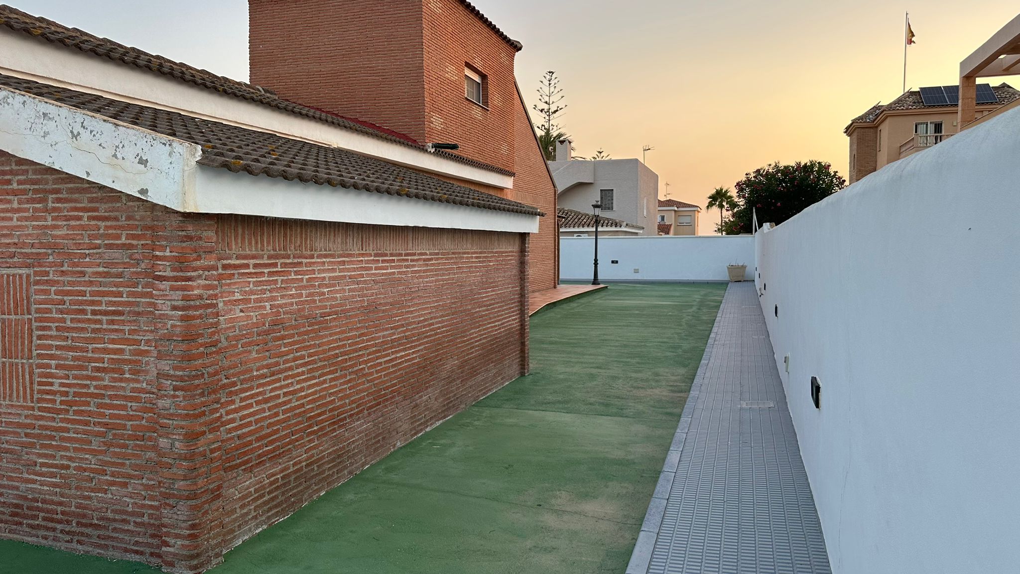 Terrace in villa for sale in La Manga del Mar Menor