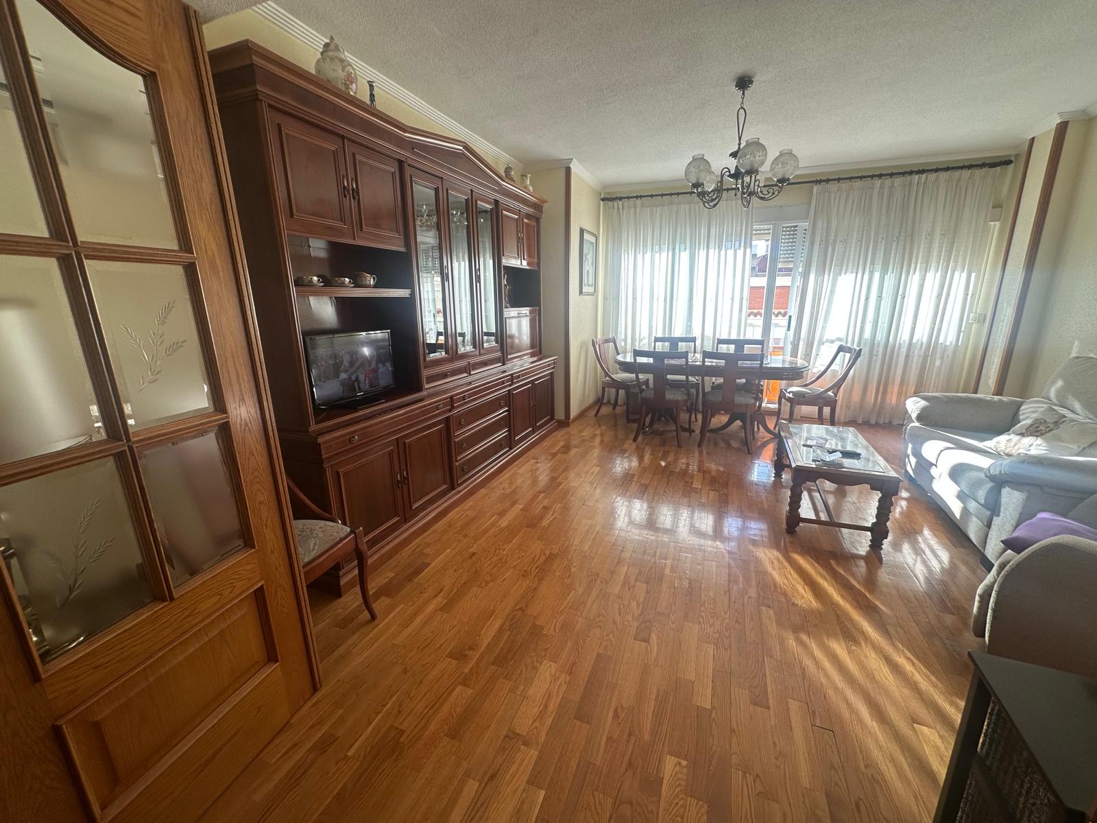 Bedrooms: 4, Bathrooms: 2, Apartment in Alicante, Alicante, Spain