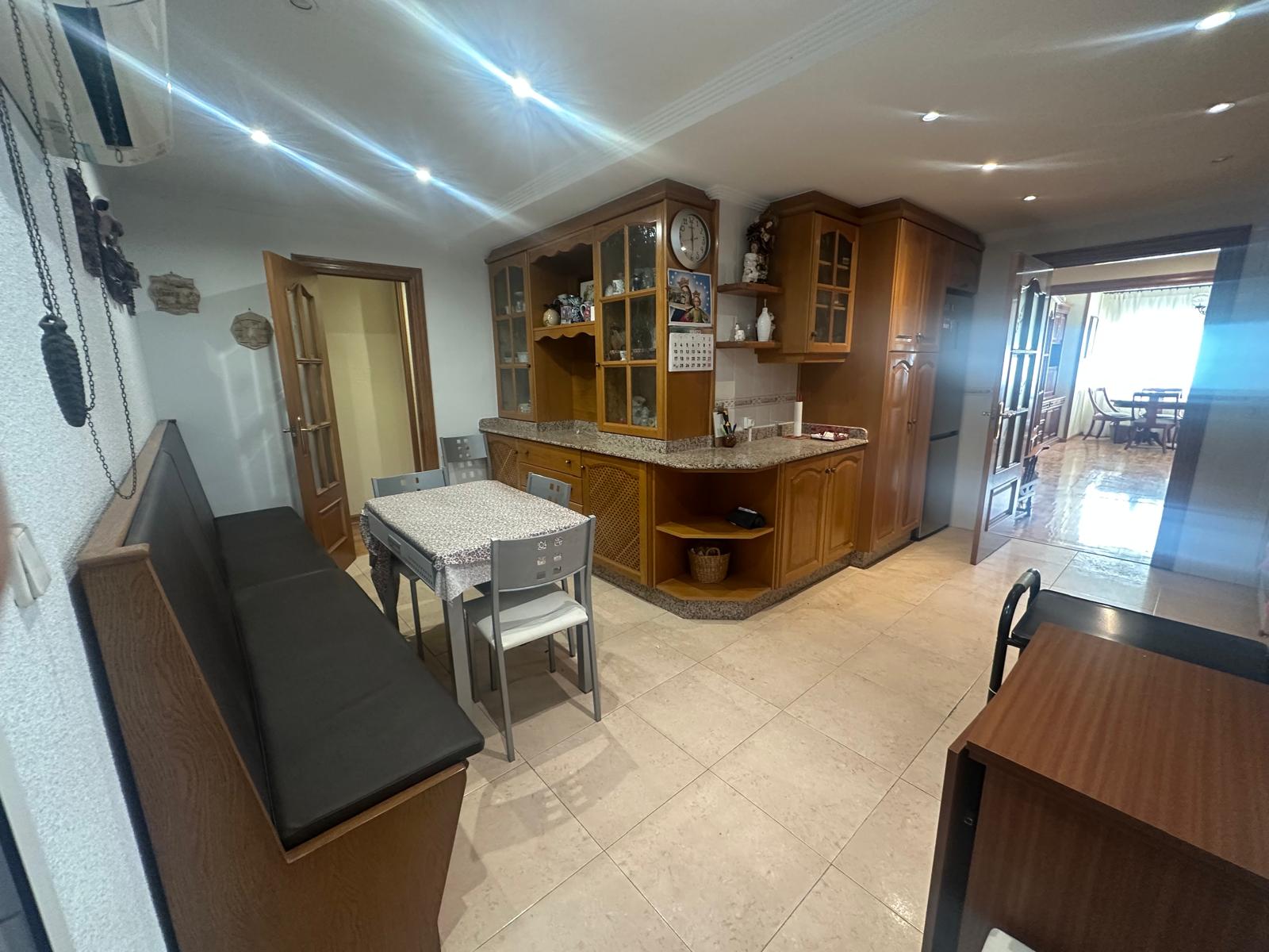 Bedrooms: 4, Bathrooms: 2, Apartment in Alicante, Alicante, Spain