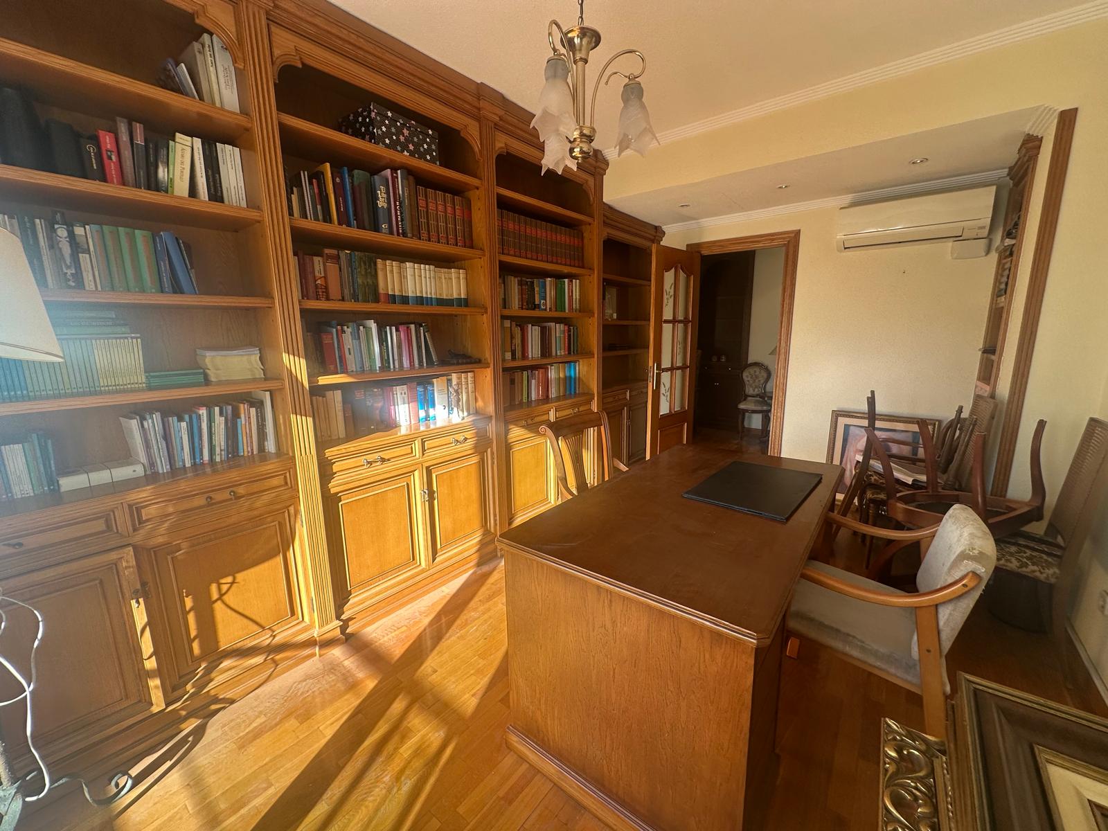 Bedrooms: 4, Bathrooms: 2, Apartment in Alicante, Alicante, Spain