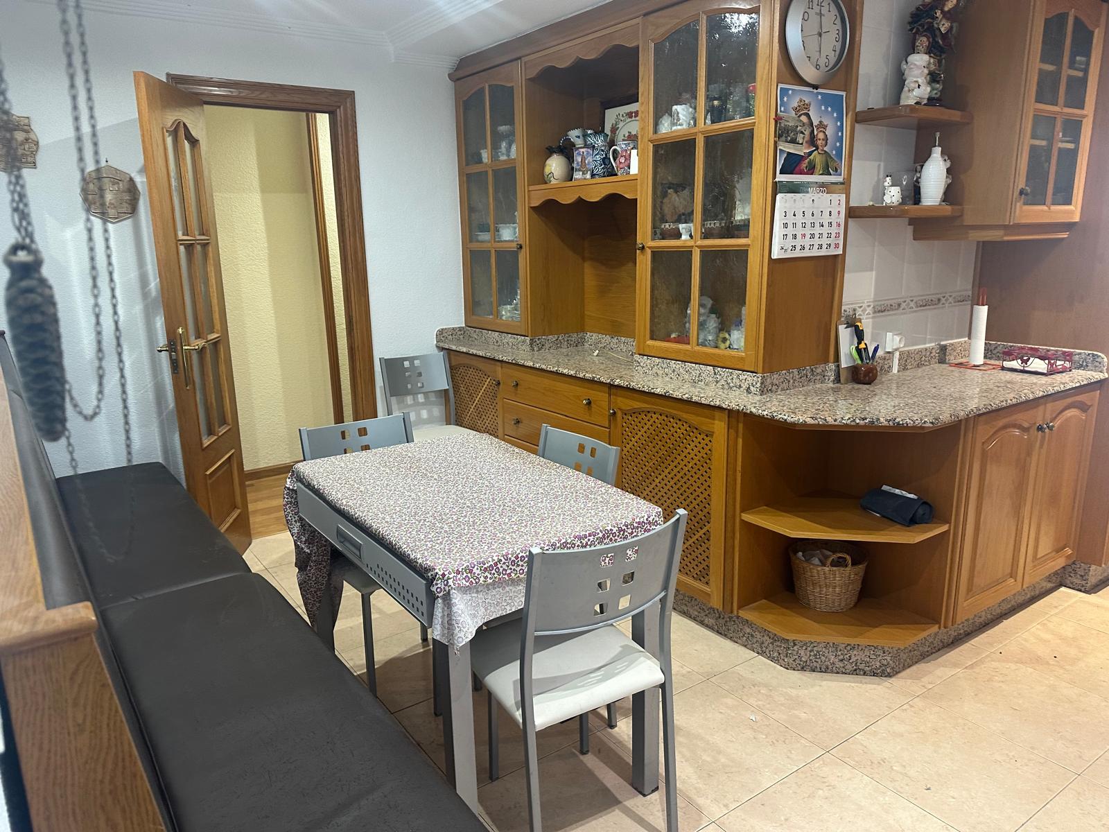 Bedroom in apartment for sale in Alicante