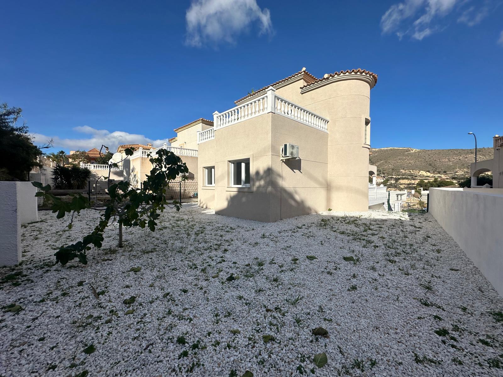 Master bedroom in villa for sale in El Campello