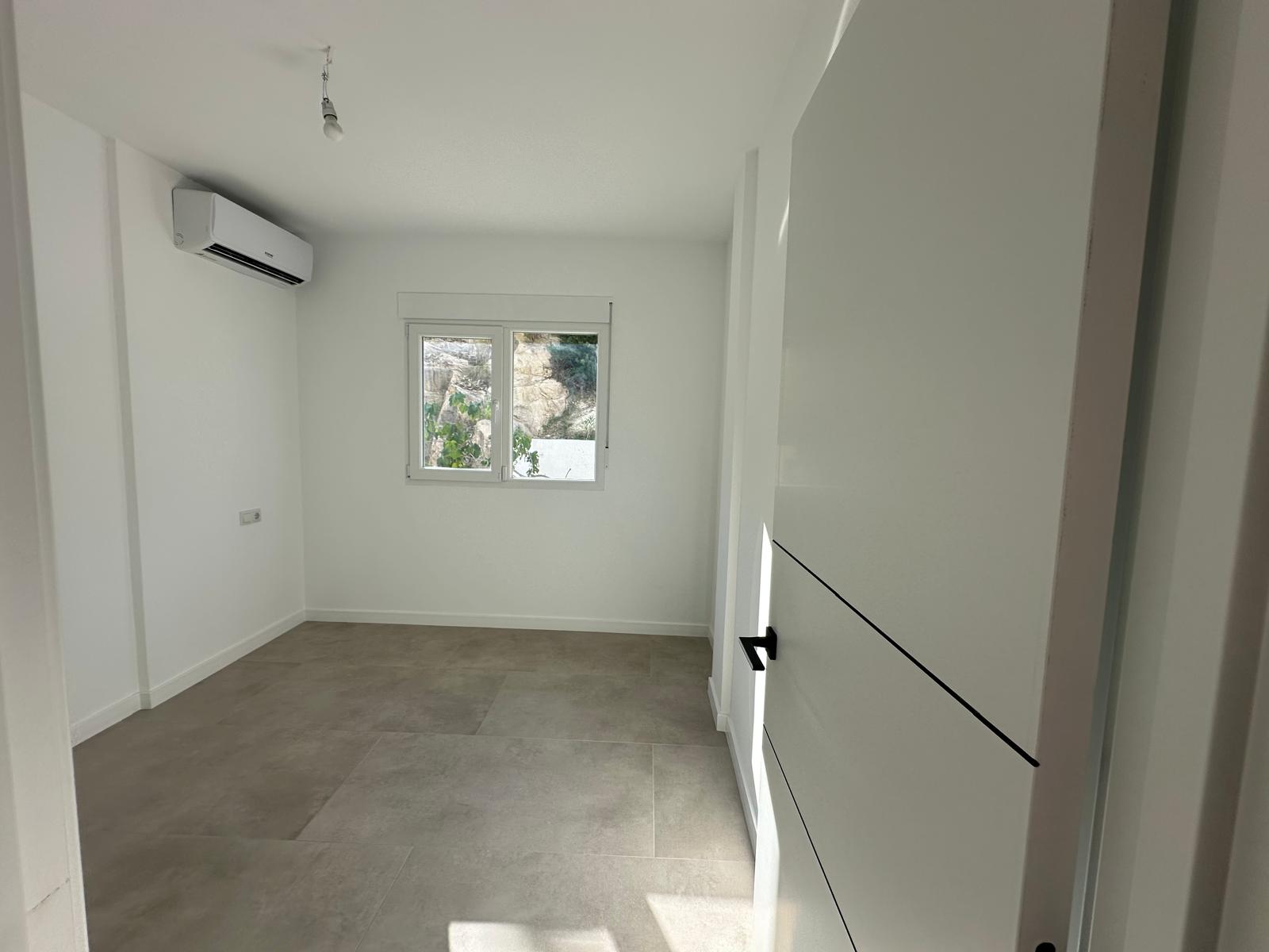 Bedroom in villa for sale in El Campello