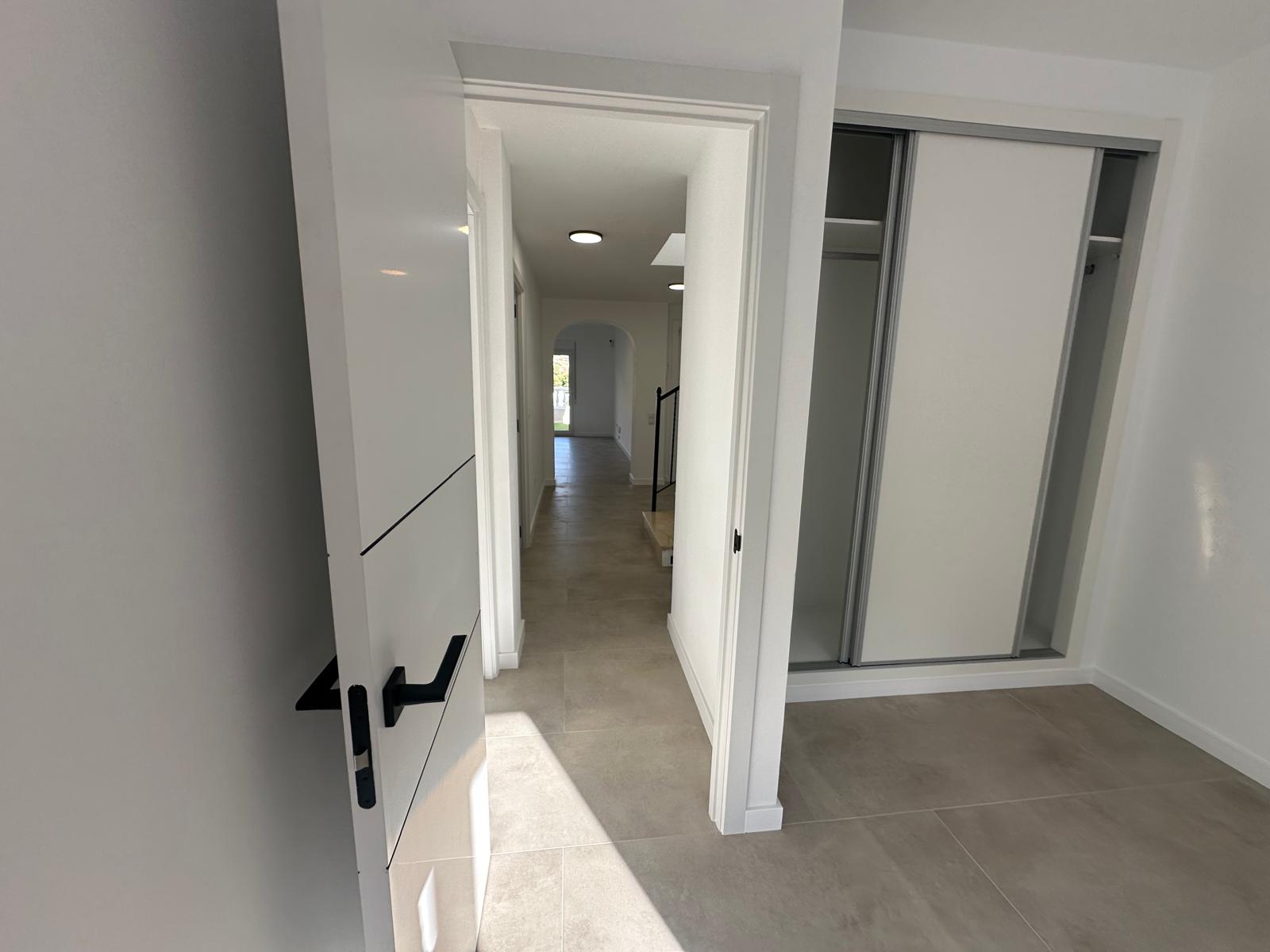 Living room in villa for sale in El Campello
