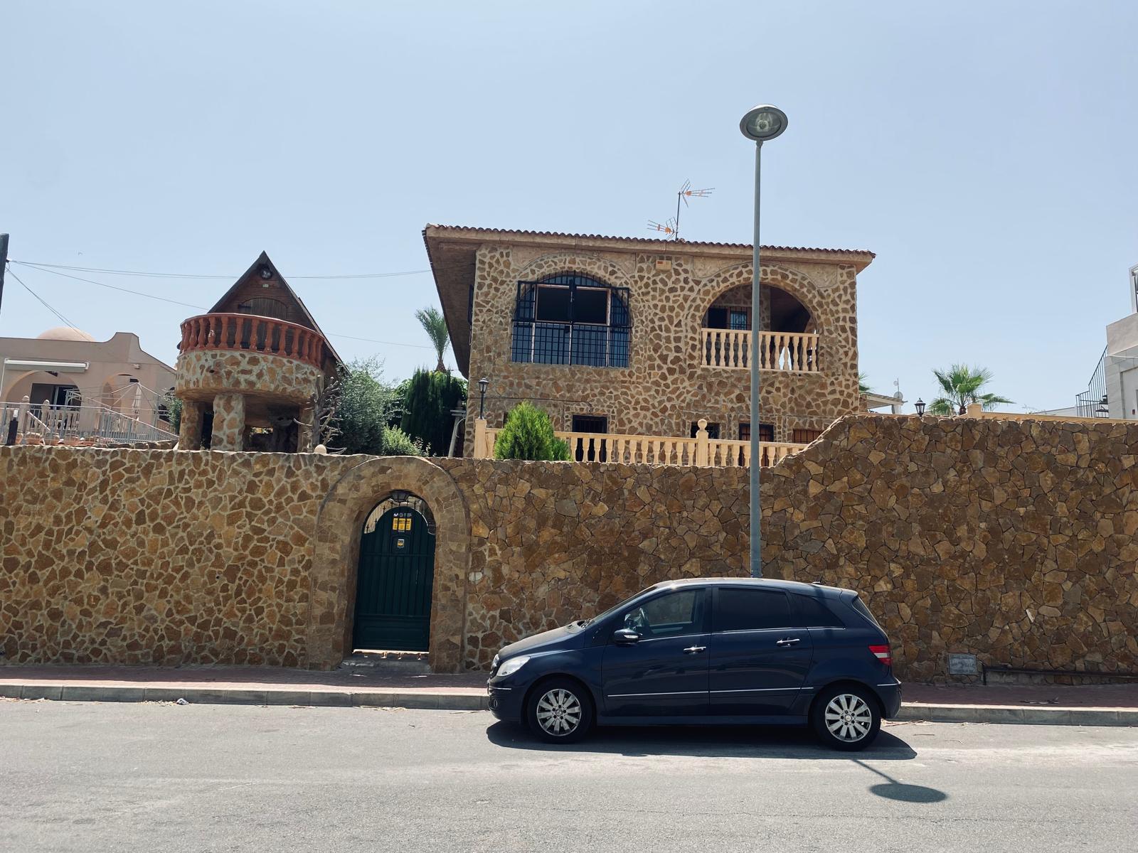 Terrace in villa for sale in Torrevieja