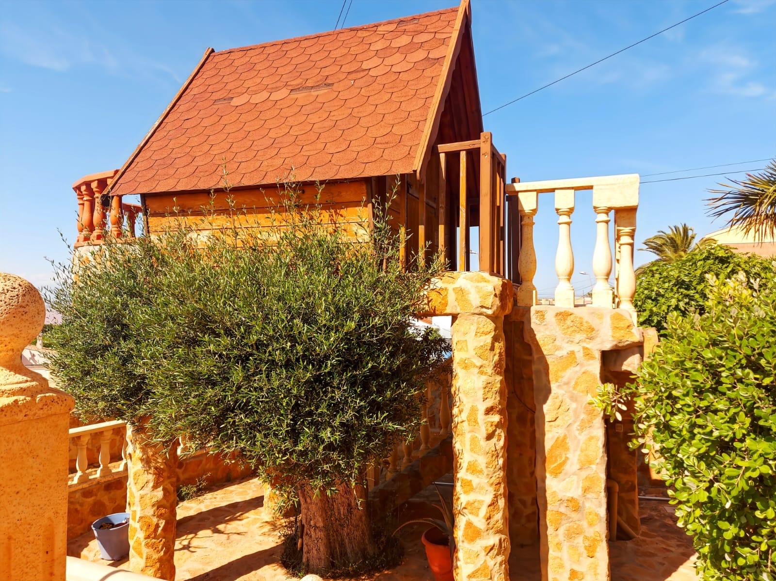 Pool area in villa for sale in Torrevieja