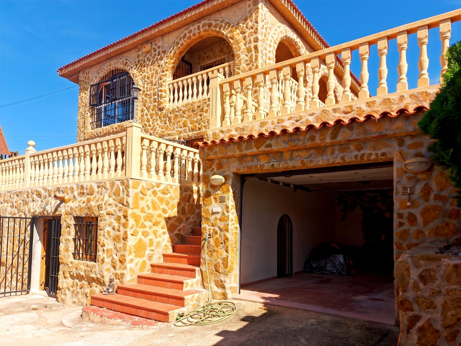 Dining area in villa for sale in Torrevieja