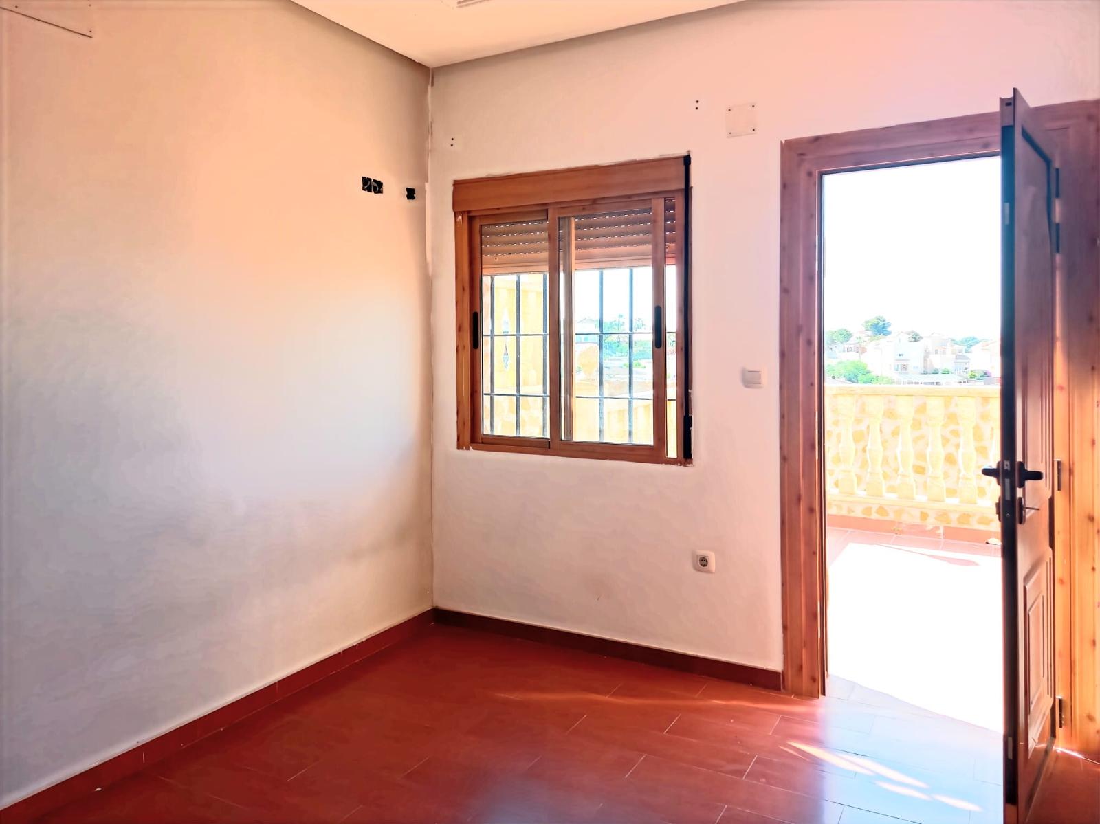 Master bedroom in villa for sale in Torrevieja