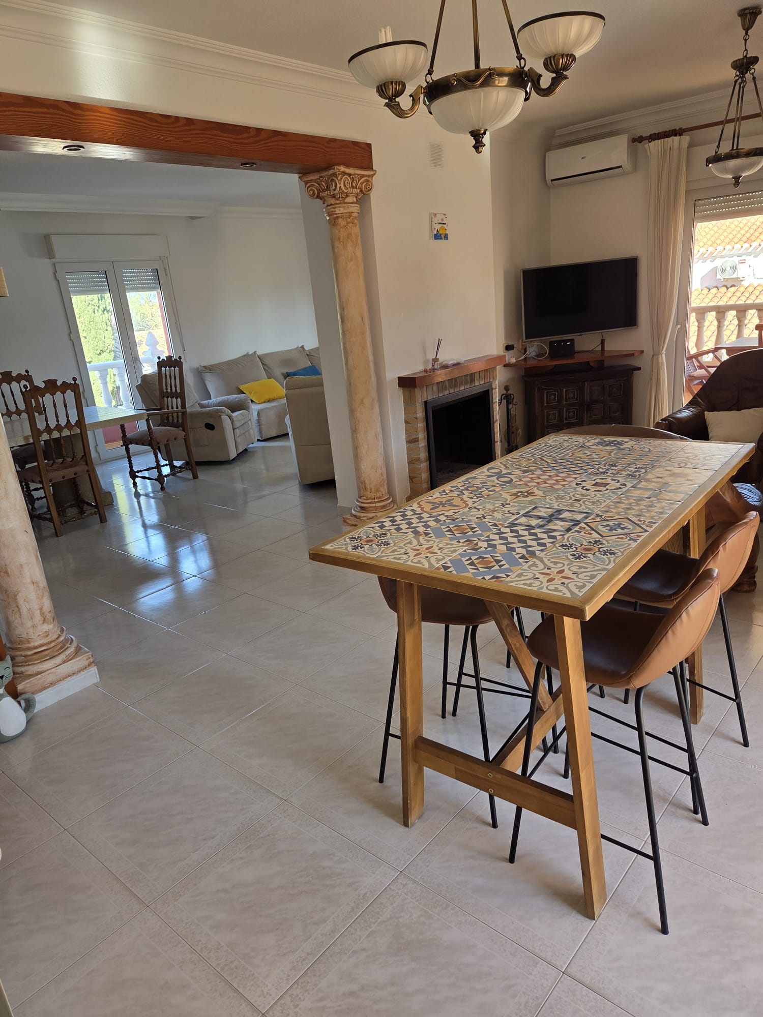 Dining area in villa for sale in Alicante
