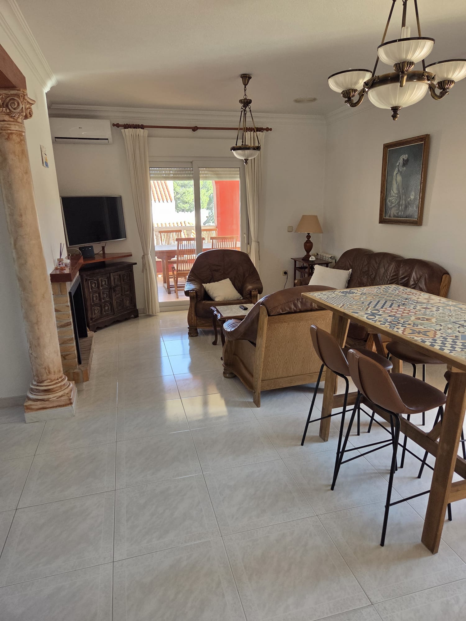 Dining area in villa for sale in Alicante