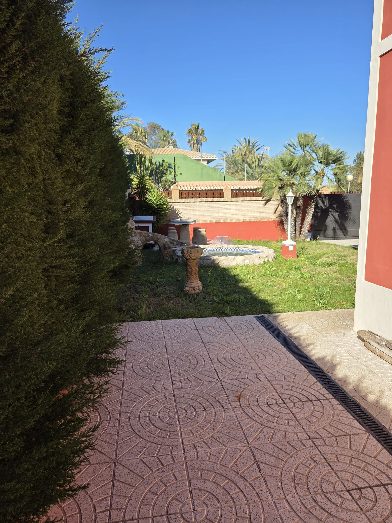 Garden in villa for sale in Alicante