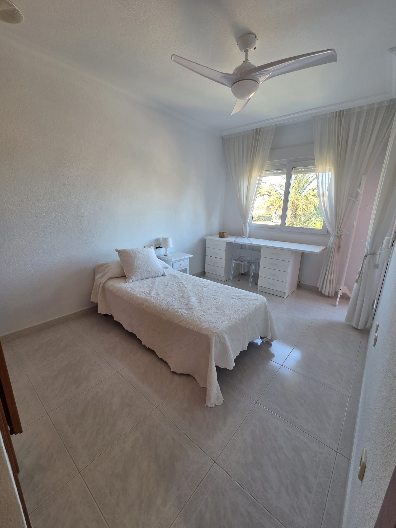 Bedroom in villa for sale in Alicante