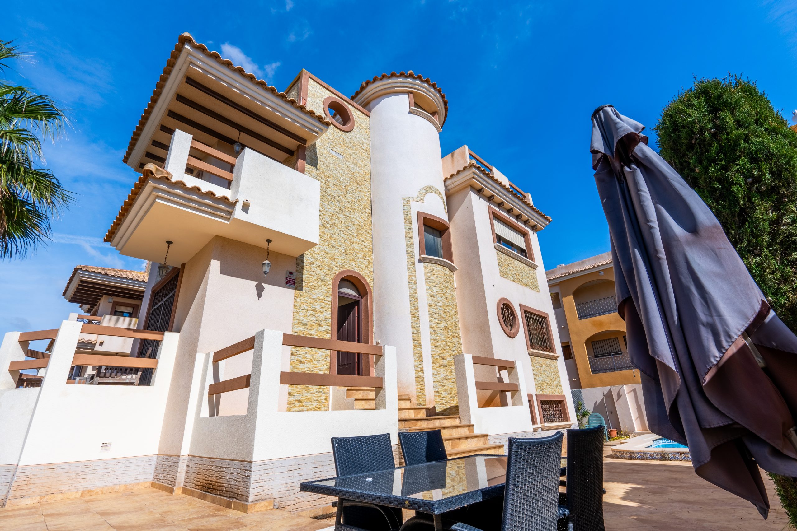 Bedrooms: 6, Bathrooms: 3, Villa in Orihuela Costa, Alicante, Spain