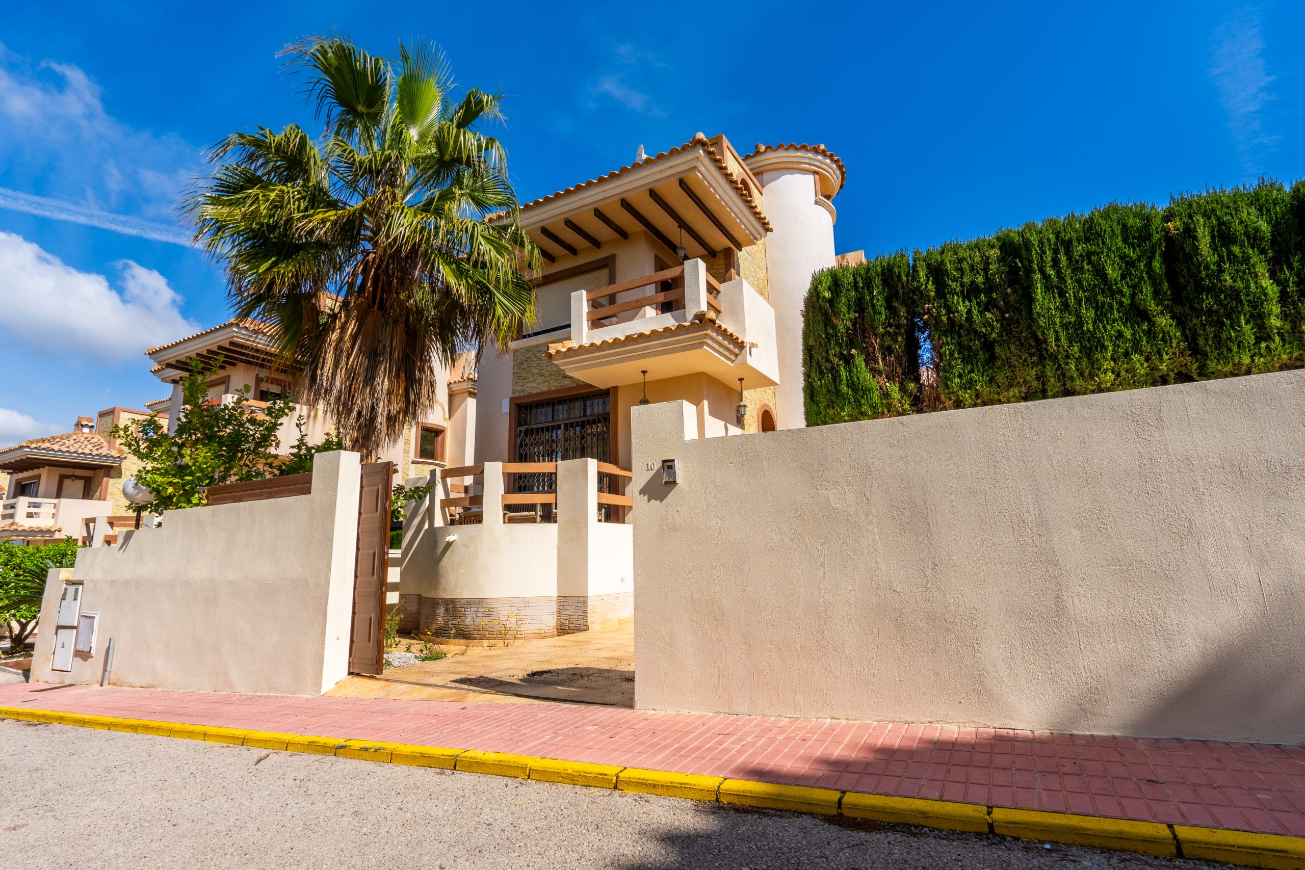 Dining area in villa for sale in Orihuela Costa