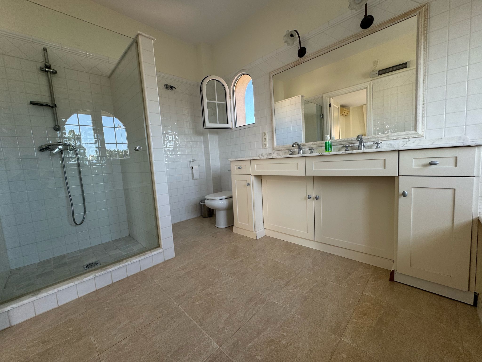 Bathroom in villa for sale in Orihuela Costa