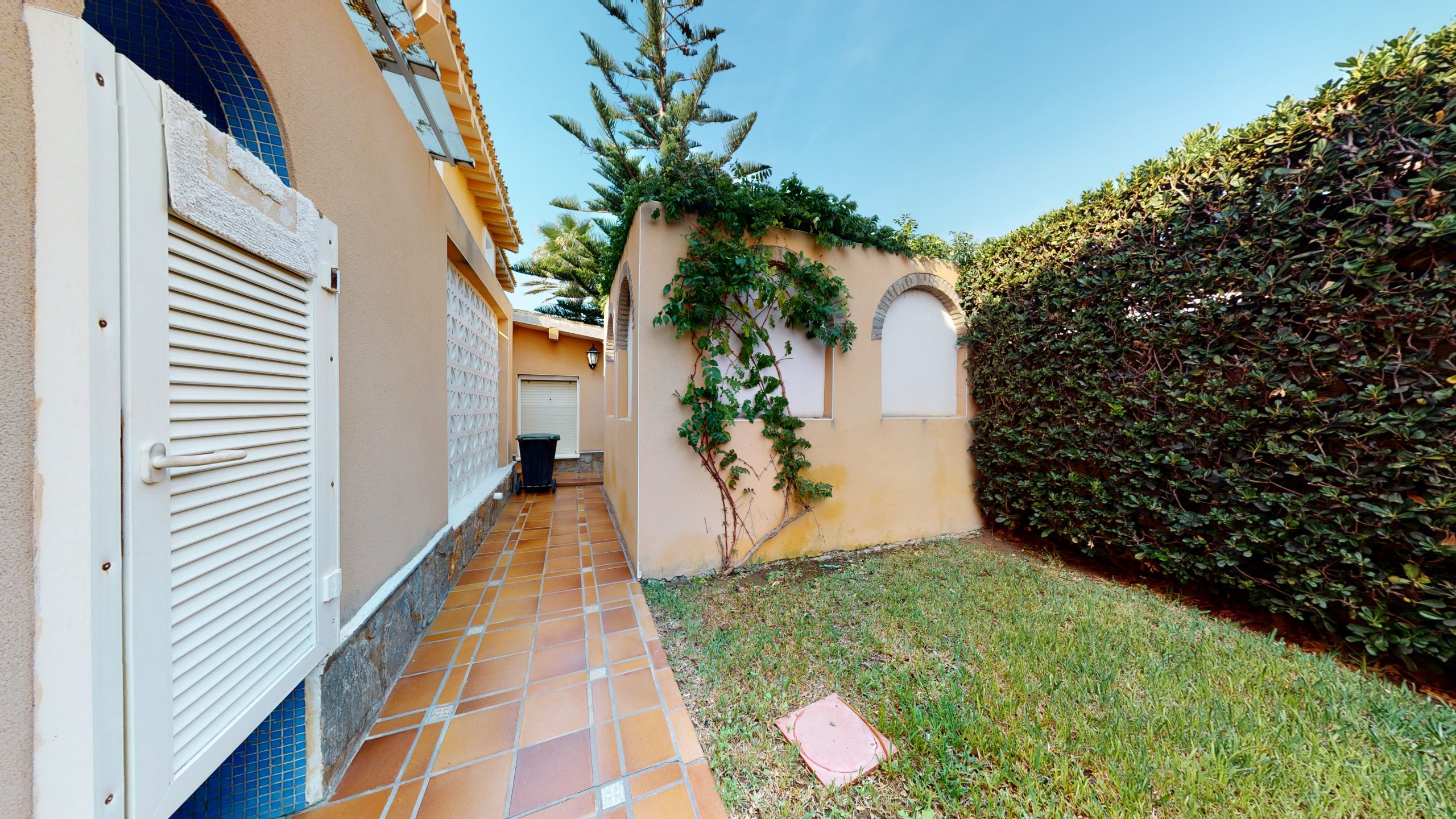 Bedroom in villa for sale in Orihuela Costa